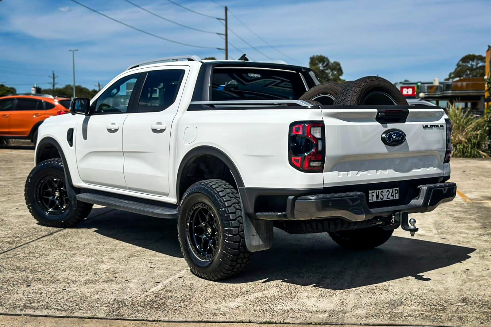 FORD_RANGER_HUSSLA_GENERAL_GLOSS_BLACK_DARK_TINT_1_2_3.jpg