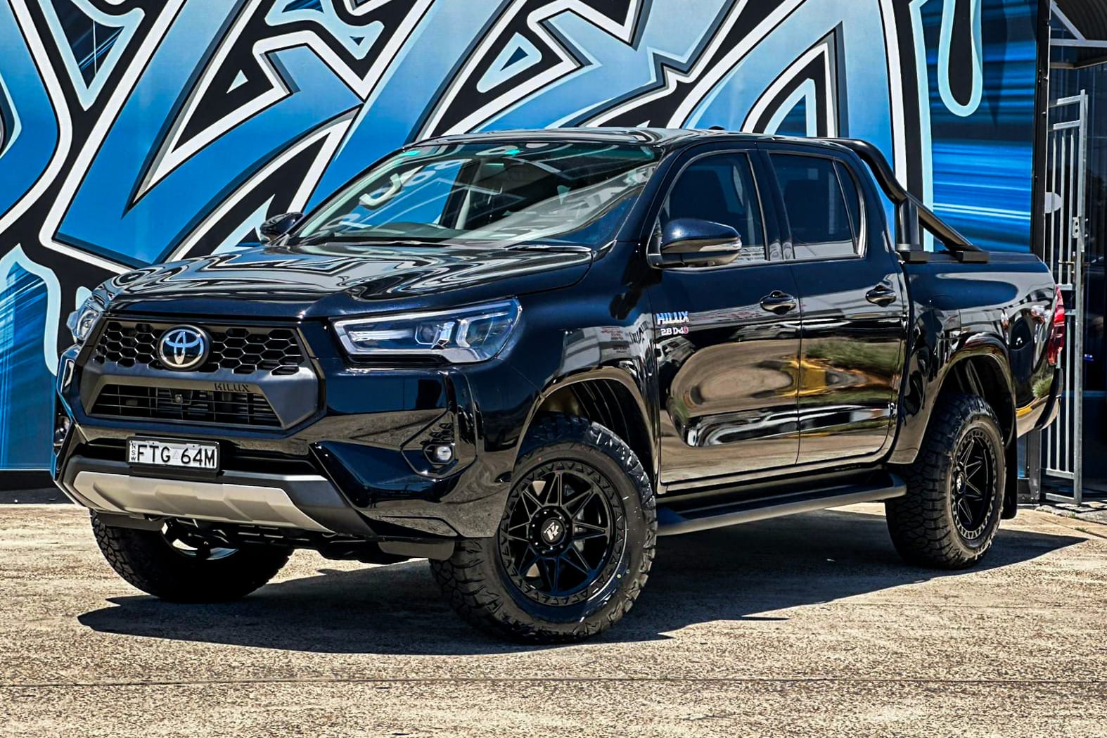 TOYOTA_HILUX_HUSSLA_MK7_GLOSS_BLACK_MATTE_BLACK_LIP.jpg