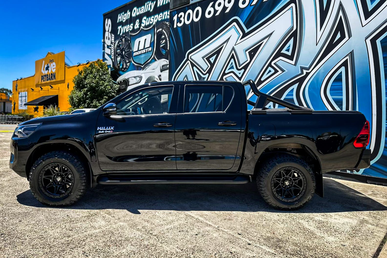 TOYOTA_HILUX_HUSSLA_MK7_GLOSS_BLACK_MATTE_BLACK_LIP_1.jpg