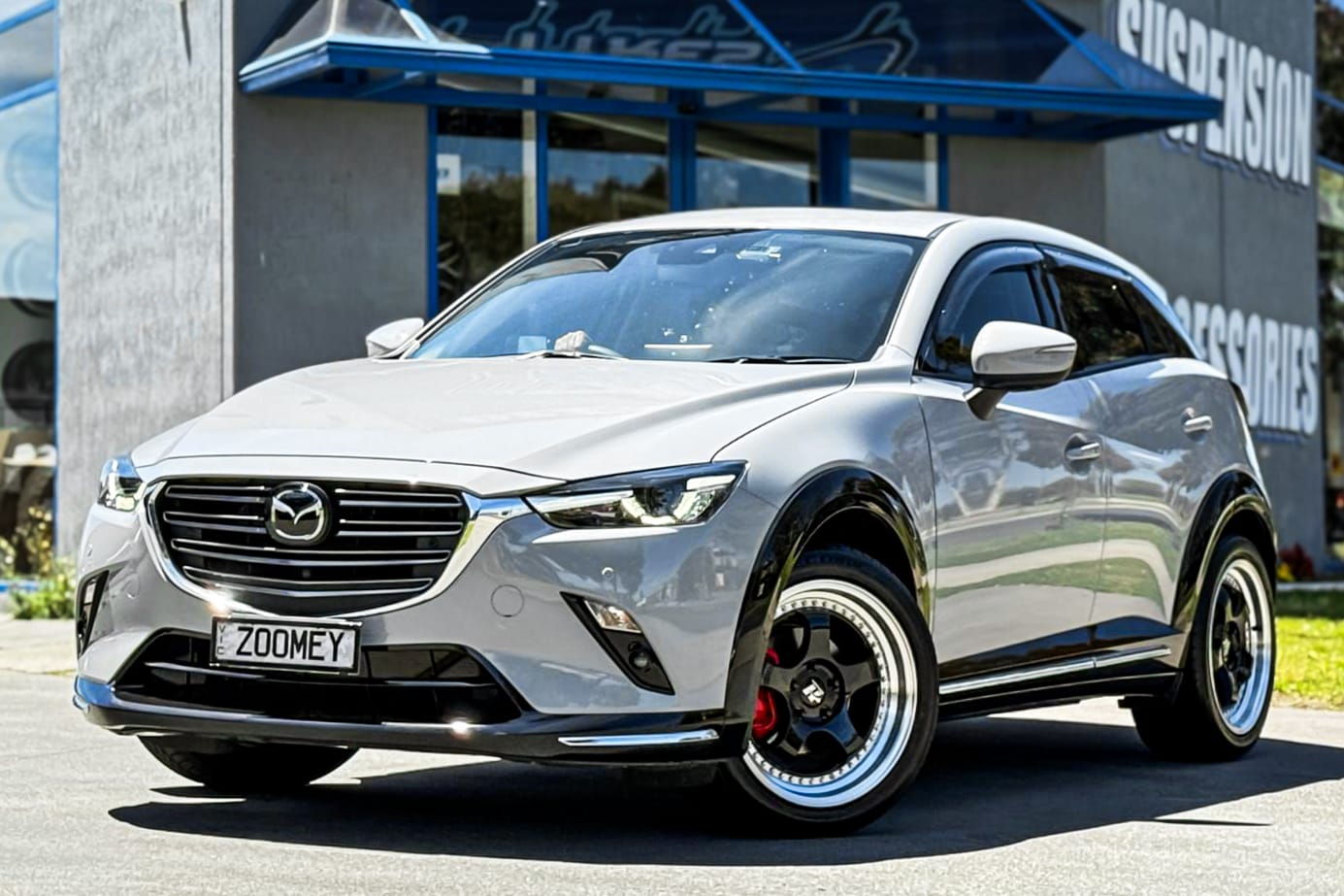 MAZDA_CX-3_HUSSLA_ZEN_GLOSS_BLACK_CHROME_RIVETS_MACHINED_LIP_1.jpg