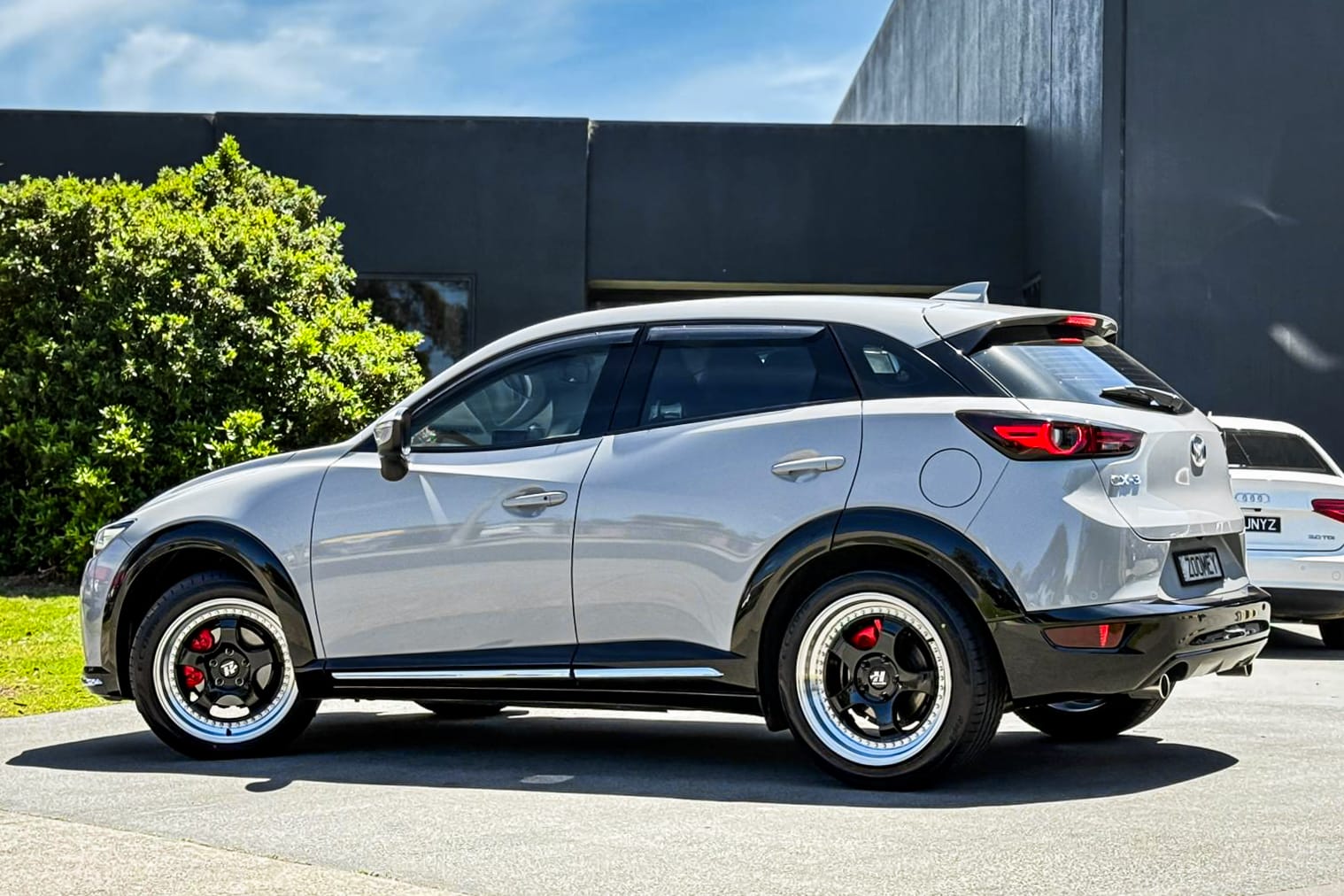 MAZDA_CX-3_HUSSLA_ZEN_GLOSS_BLACK_CHROME_RIVETS_MACHINED_LIP_1_2_3.jpg