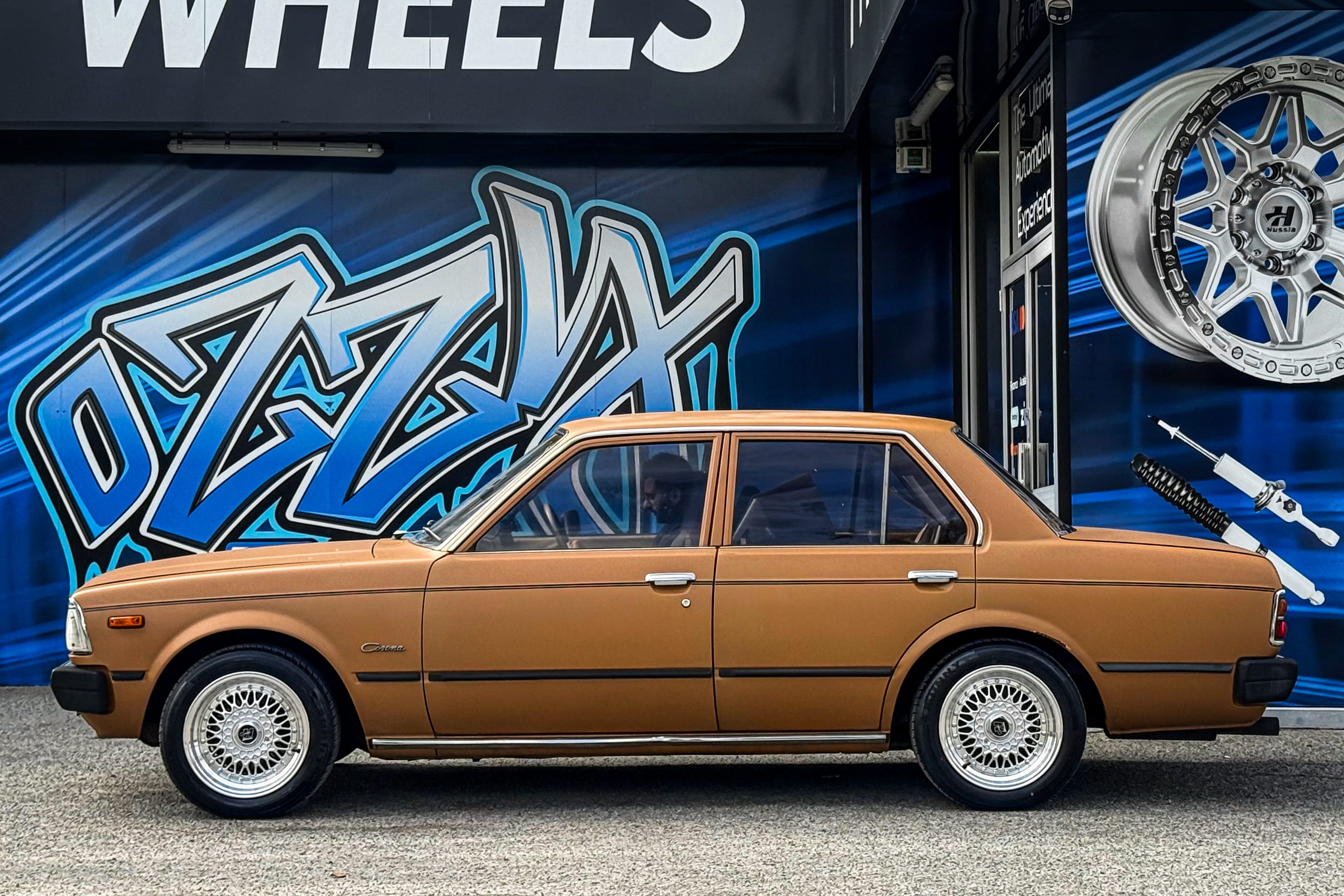 TOYOTA_CORONA_HUSSLA_RETRO_BRIGHT_SILVER_POLISHED_LIP_1_2_3.jpg
