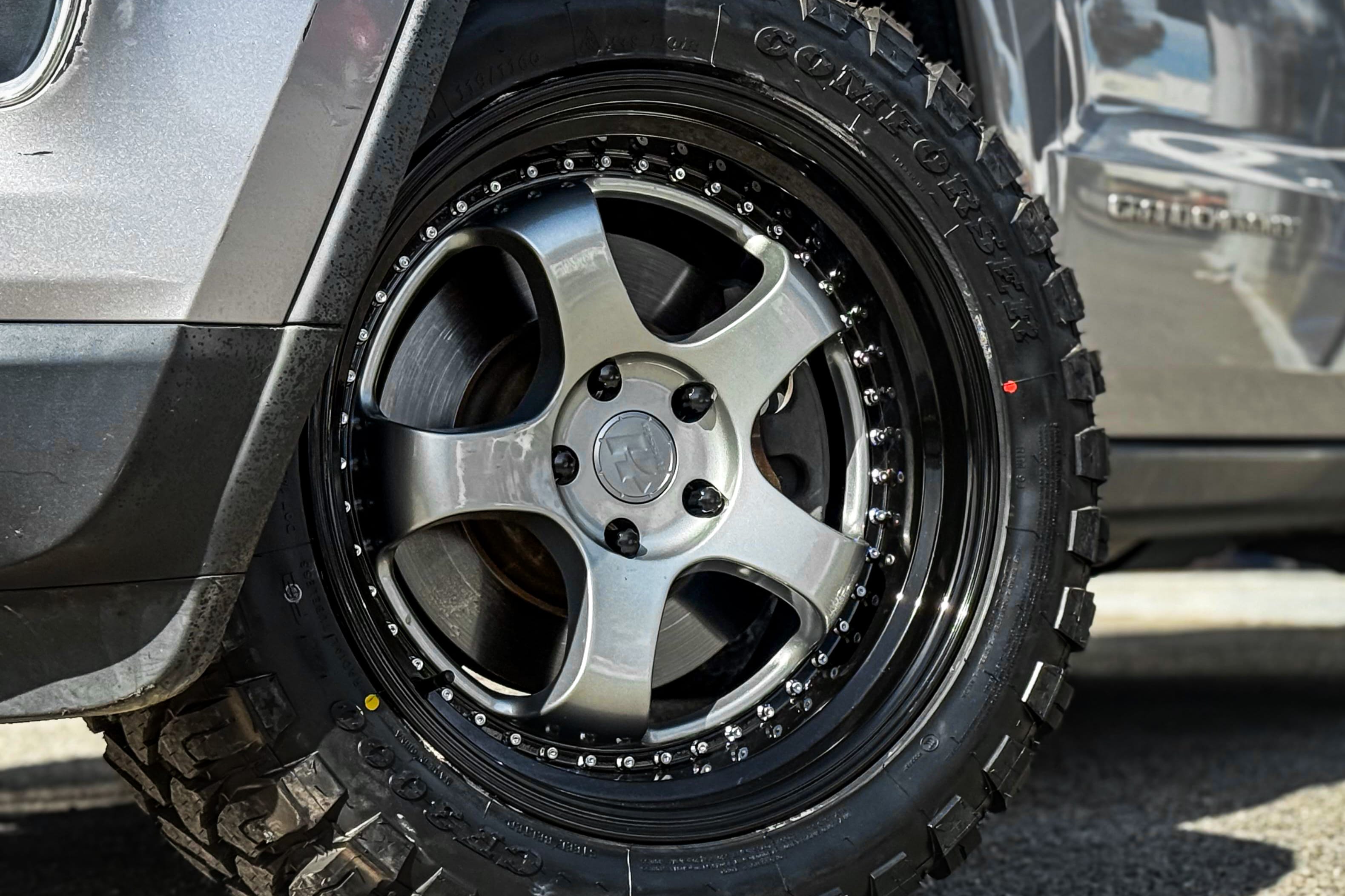 JEEP_GRAND_CHEROKEE_HUSSLA_ZEN_GUNMETAL_GREY_CHROME_RIVETS_BLACK_LIP_1_2_3.jpg