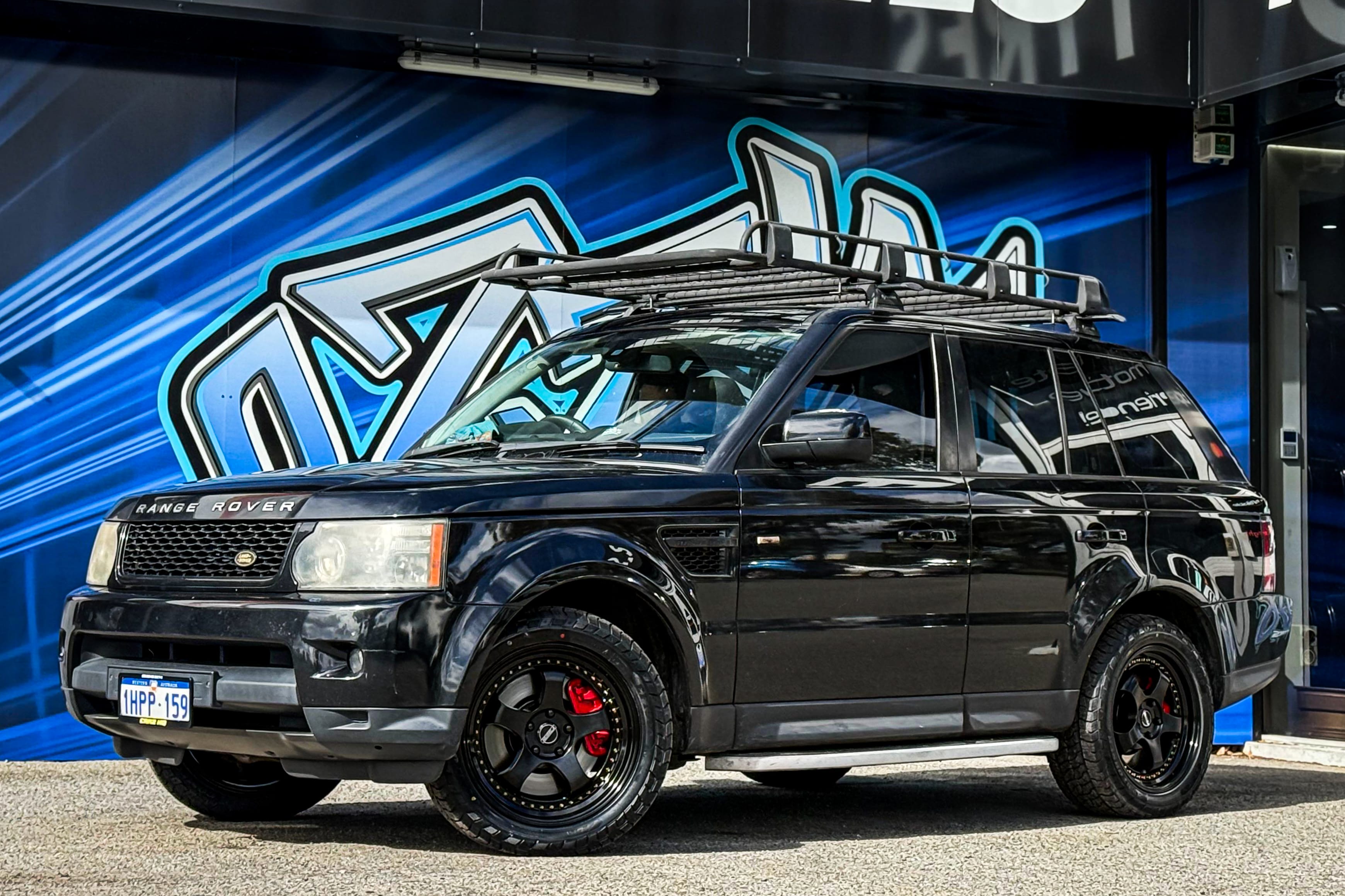 LAND_ROVER_RANGE_ROVER_HUSSLA_ZEN_MATTE_BLACK_GOLD_RIVETS_GLOSS_BLACK_LIP.jpg