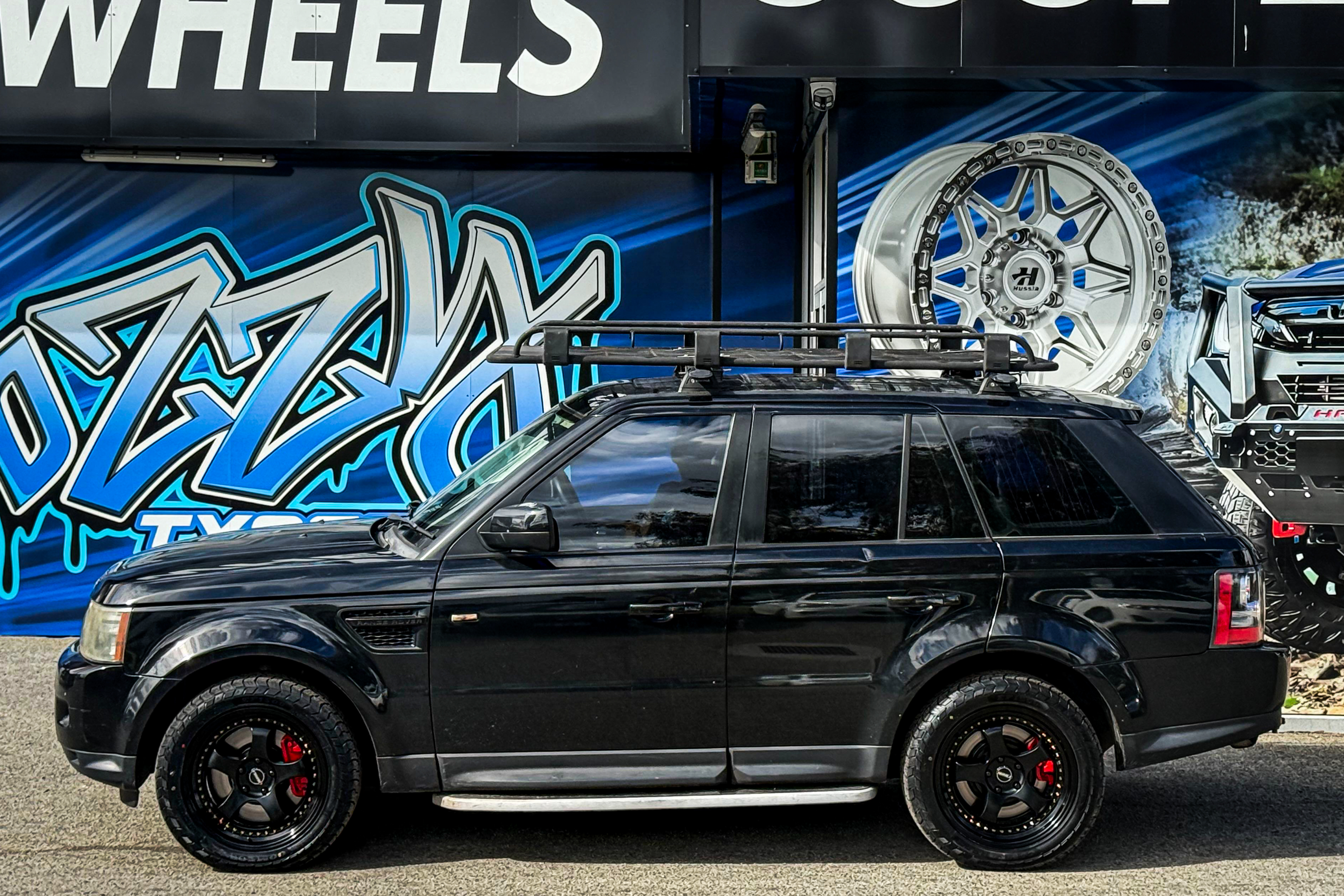 LAND_ROVER_RANGE_ROVER_HUSSLA_ZEN_MATTE_BLACK_GOLD_RIVETS_GLOSS_BLACK_LIP_1_2_3.jpg