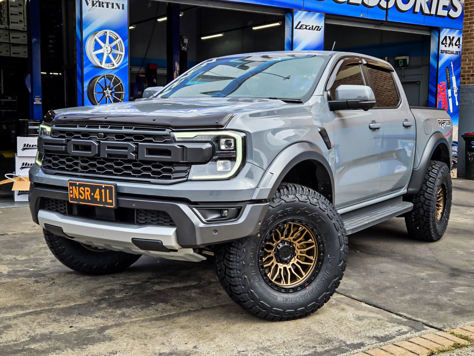 FORD_RANGER_RAPTOR_HUSSLA_BULLY_GLOSS_BRONZE_CENTER_SATIN_BLACK_LIP_1_2_3.jpg
