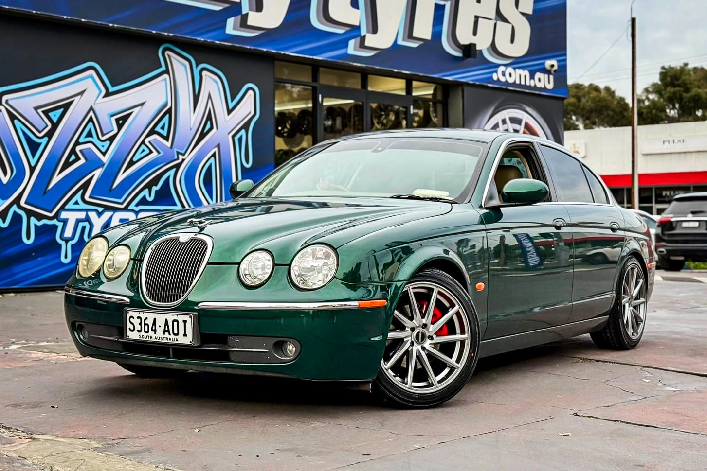 JAGUAR_S-TYPE_HUSSLA_DIRECTIONAL_SILVER_MACHINED_FACE.jpg
