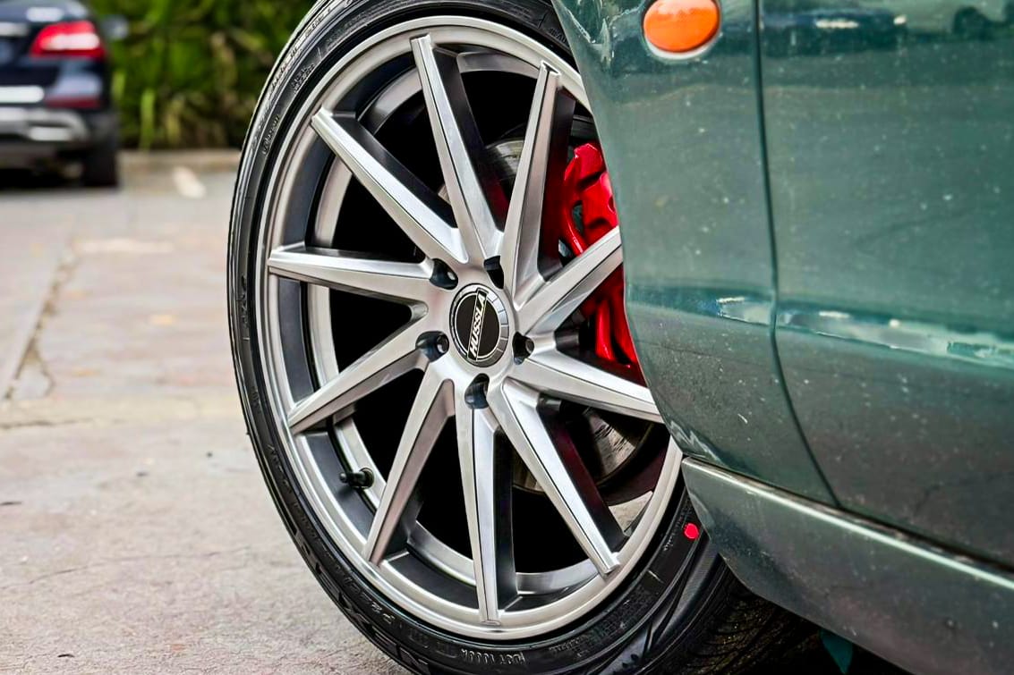 JAGUAR_S-TYPE_HUSSLA_DIRECTIONAL_SILVER_MACHINED_FACE_1_2.jpg