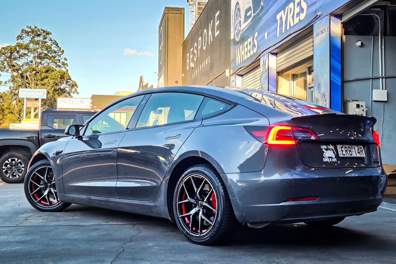 TESLA_MODEL_3_HUSSLA_VIPER_MACHINE_FACE_CANDY_RED_INNER_STRIP_1_2.jpg