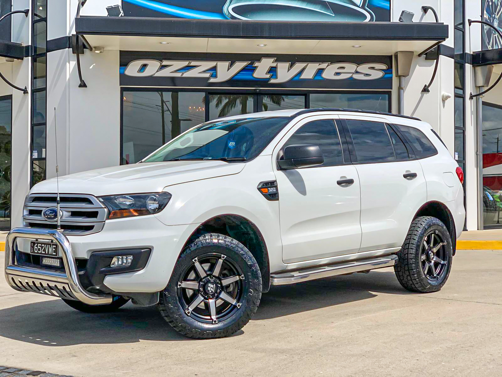 FORD EVEREST HUSSLA BATTLE MATTE BLACK DARK TINT #2325