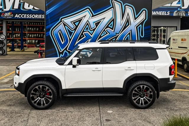TOYOTA_LAND_CRUISER_PRADO_HUSSLA_AMBUSH_GLOSS_BLACK_DARK_TINT_FACE_1_2_3.jpg