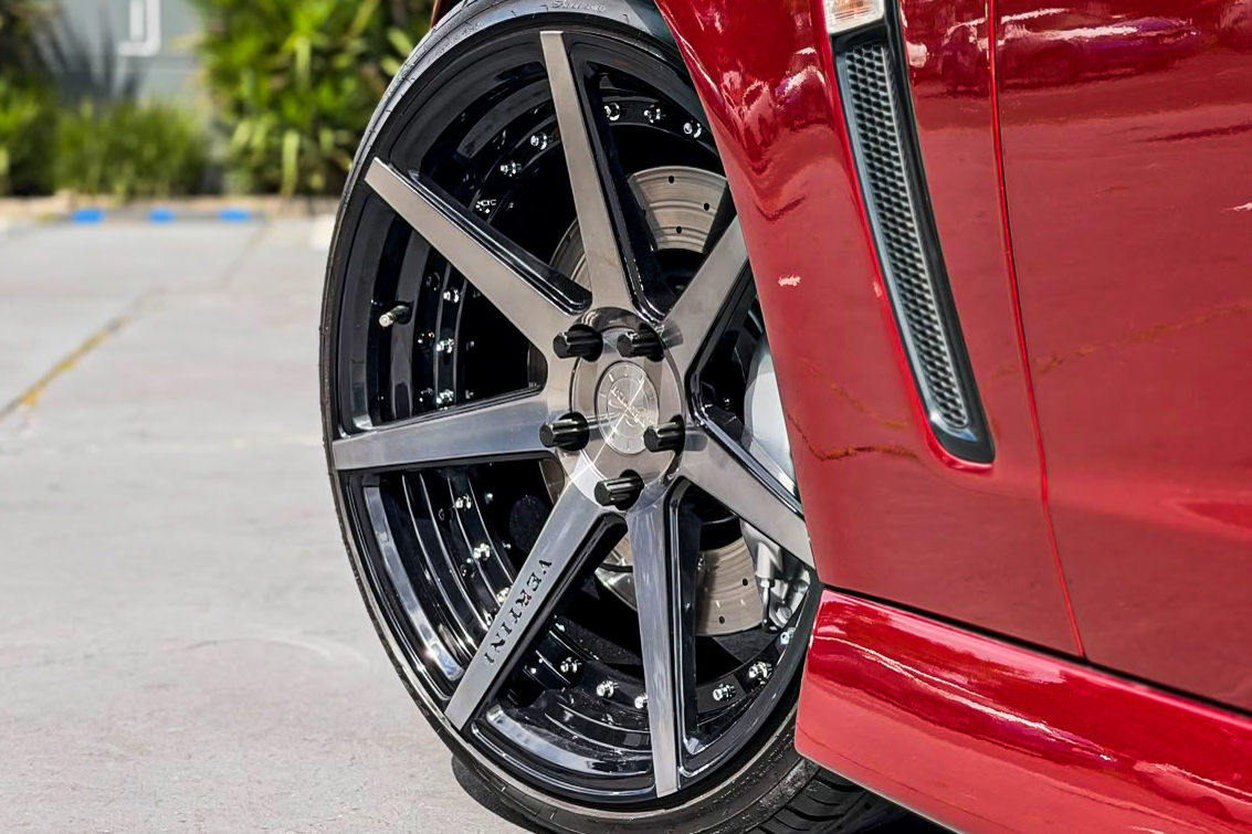 HOLDEN_COMMODORE_VERTINI_DYNASTY_GLOSS_BLACK_DARK_TINT_FACE_CHROME_BOLTS_1_2_3.jpg