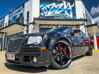 Chrysler 300C LEXANI ASNANTIグリル Chrysler 300c srt-8 lexani invictus gloss black chrome lip #2500