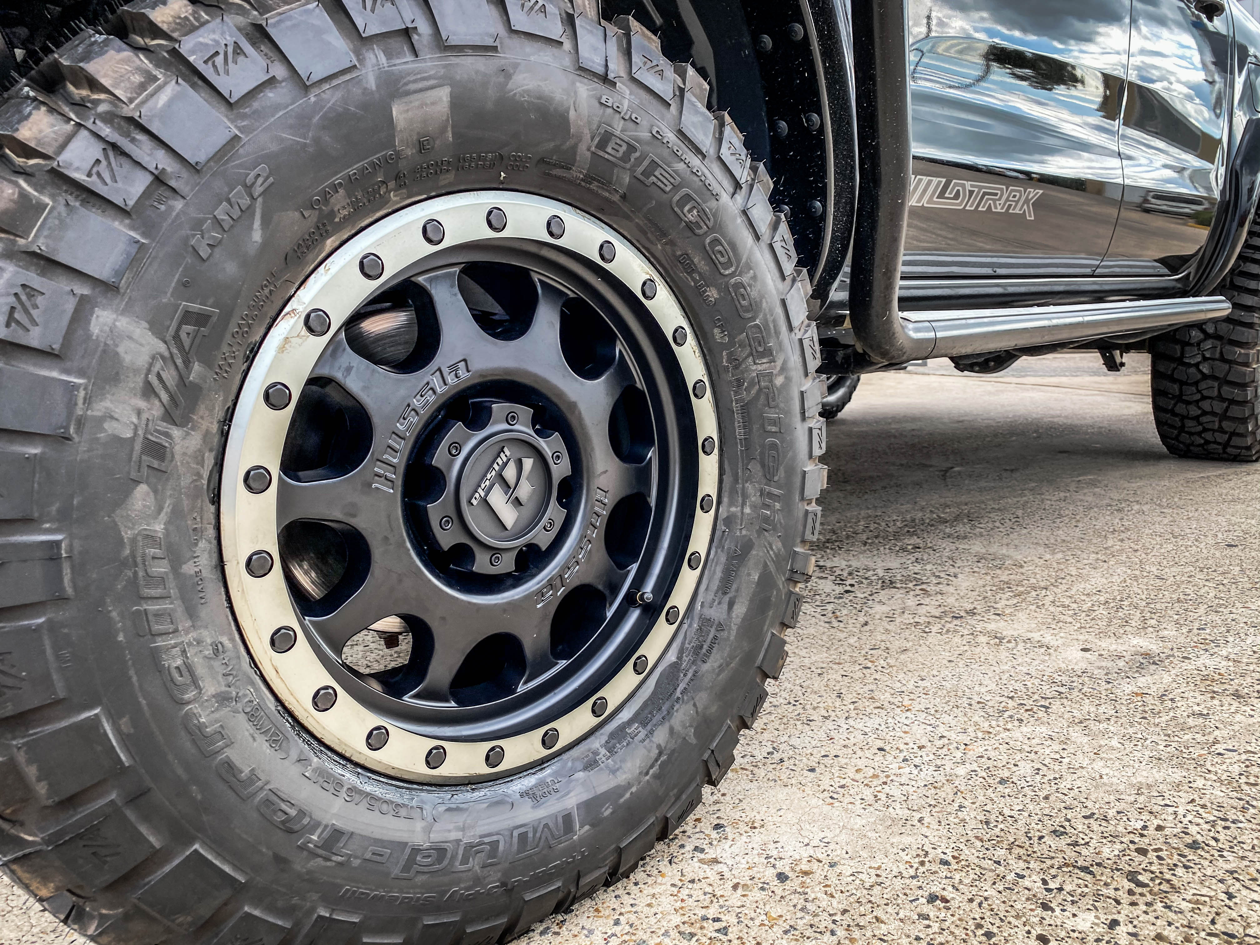 FORD_RANGER_HUSSLA_RAPTOR_MATTE_BLACK_DARK_TINT_LIP_BLACK_BOLTS_17_BFGOODRICH_MUD_TERRAIN_KM22.jpg