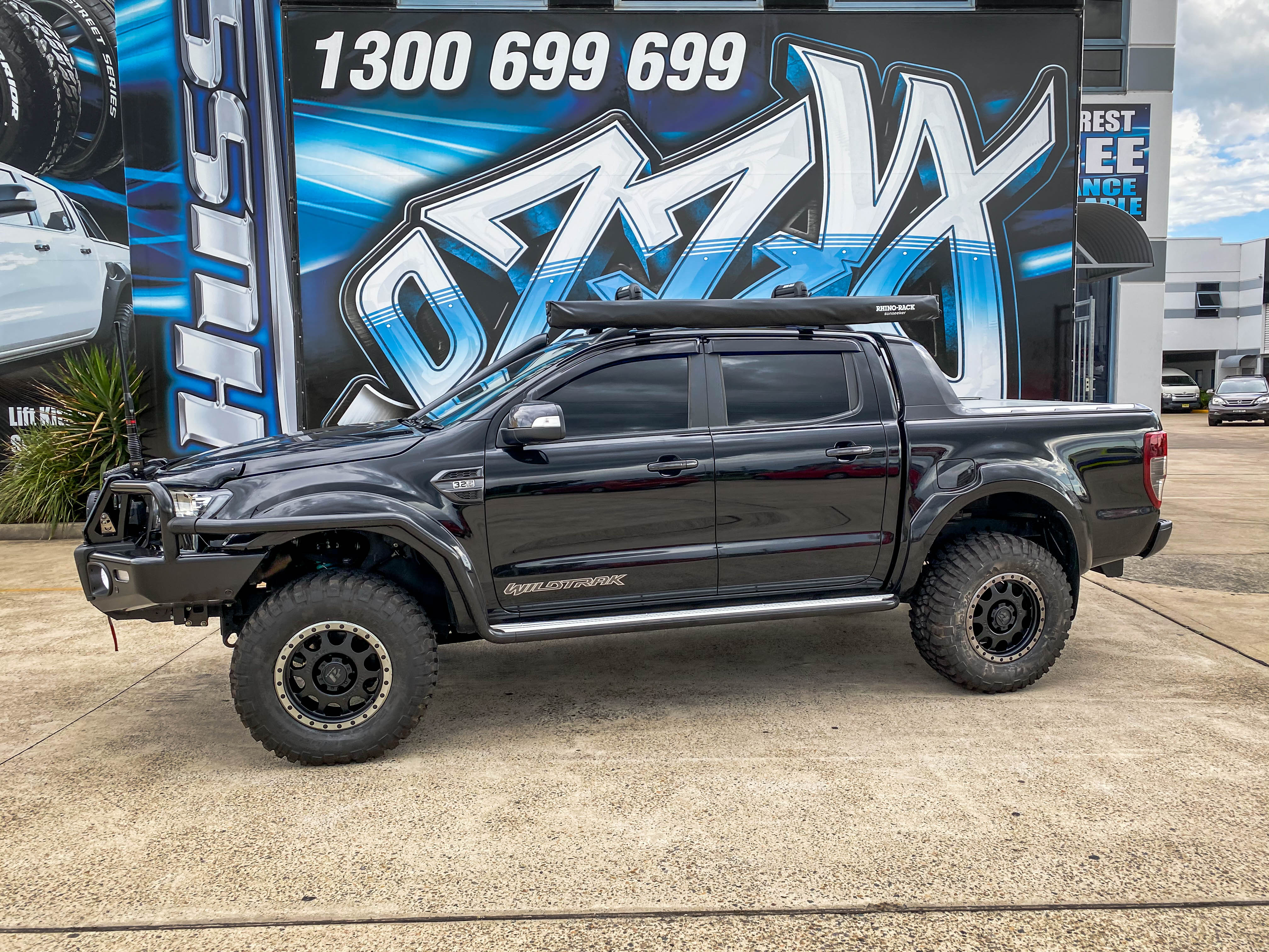 FORD_RANGER_HUSSLA_RAPTOR_MATTE_BLACK_DARK_TINT_LIP_BLACK_BOLTS_17_BFGOODRICH_MUD_TERRAIN_KM24.jpg