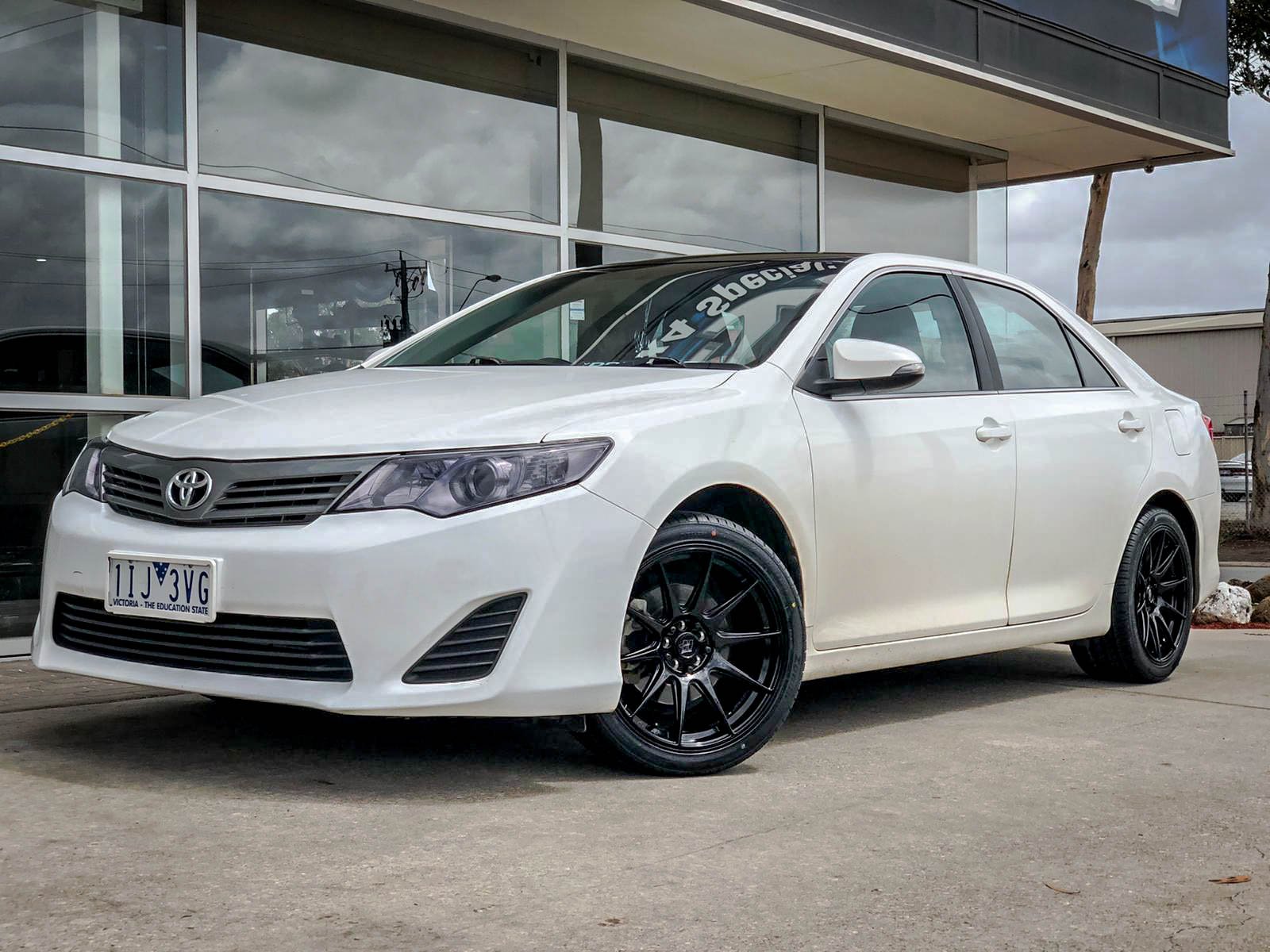 Toyota Camry Hussla Gloss Black