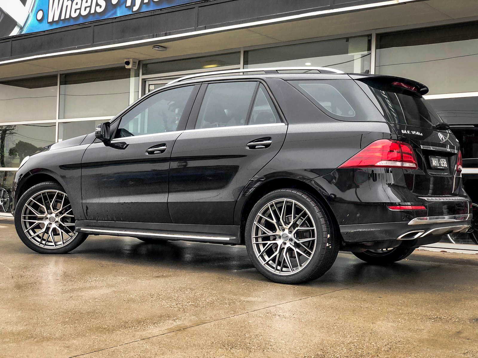 MERCEDES-BENZ_GLE-CLASS_HUSSLA_LIT_MATTE_GREY_MACHINED_FACE_PIRELLI_SCORPION_ZERO4.jpg
