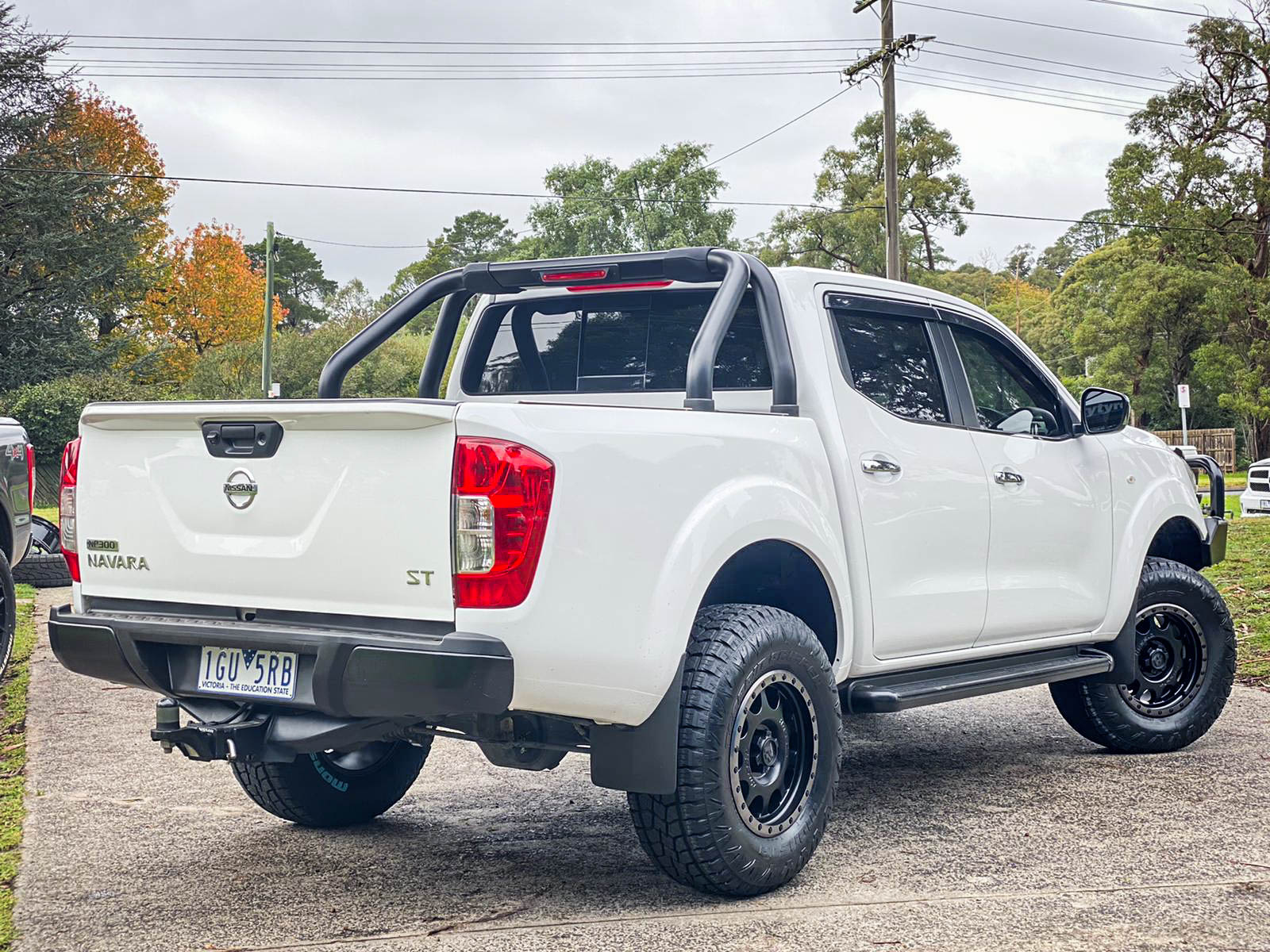NISSAN_NAVARA_HUSSLA_RAPTOR_MATTE_BLACK_DARK_TINT_LIP_BLACK_BOLTS_17_MONSTA_TERRAIN_GRIPPER3.jpg