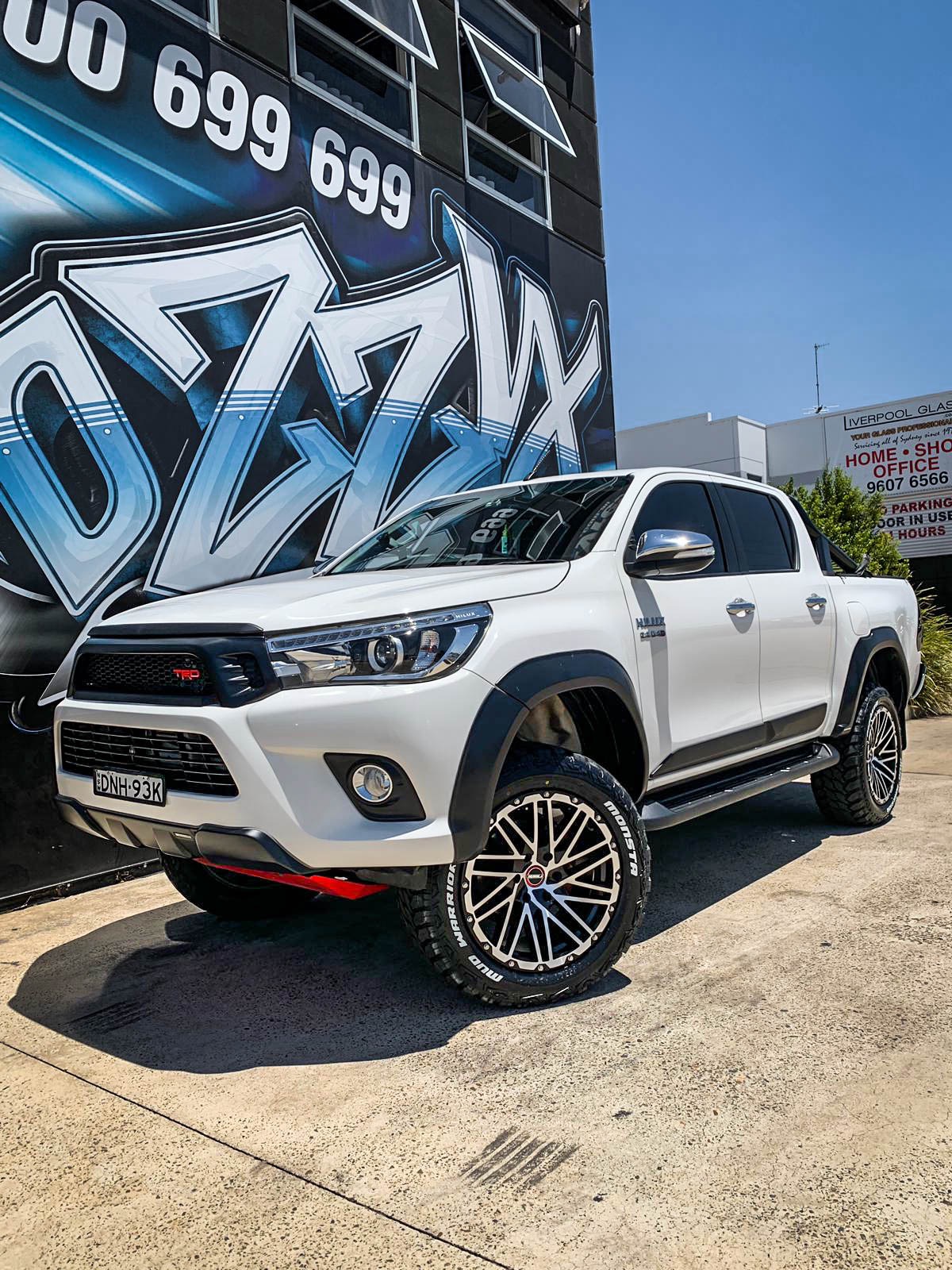 TOYOTA_HILUX_HUSSLA_SS1_GLOSS_BLACK_MACHINED_FACE_CHROME_BOLTS_20_MONSTA_MUD_WARRIOR5.jpg