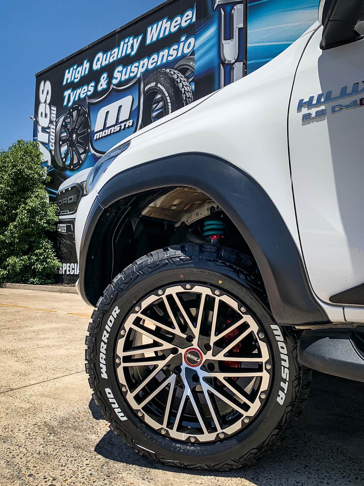 TOYOTA_HILUX_HUSSLA_SS1_GLOSS_BLACK_MACHINED_FACE_CHROME_BOLTS_20_MONSTA_MUD_WARRIOR8.jpg
