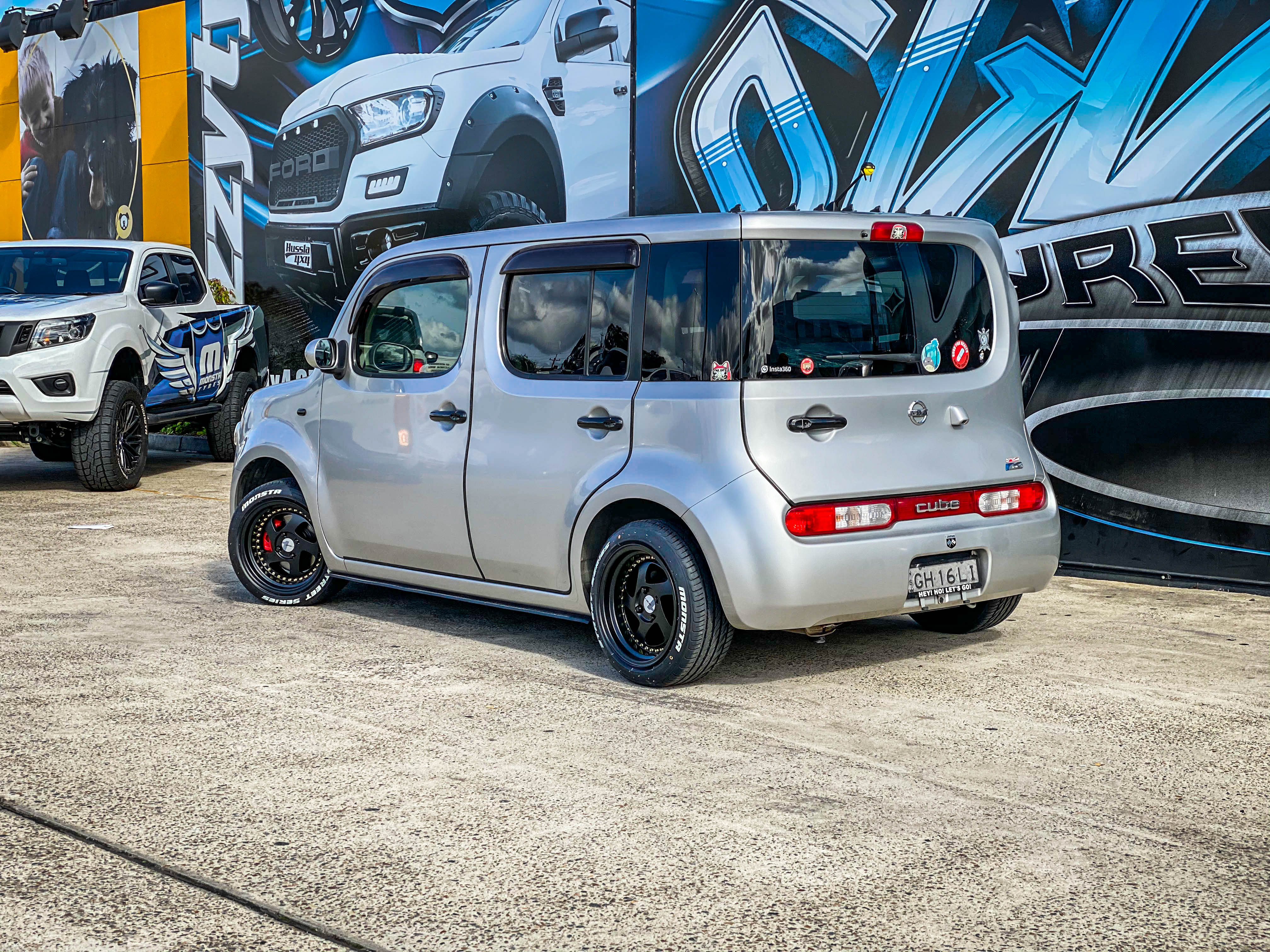 Nissan cube avid av-19 black gold rivets #3926