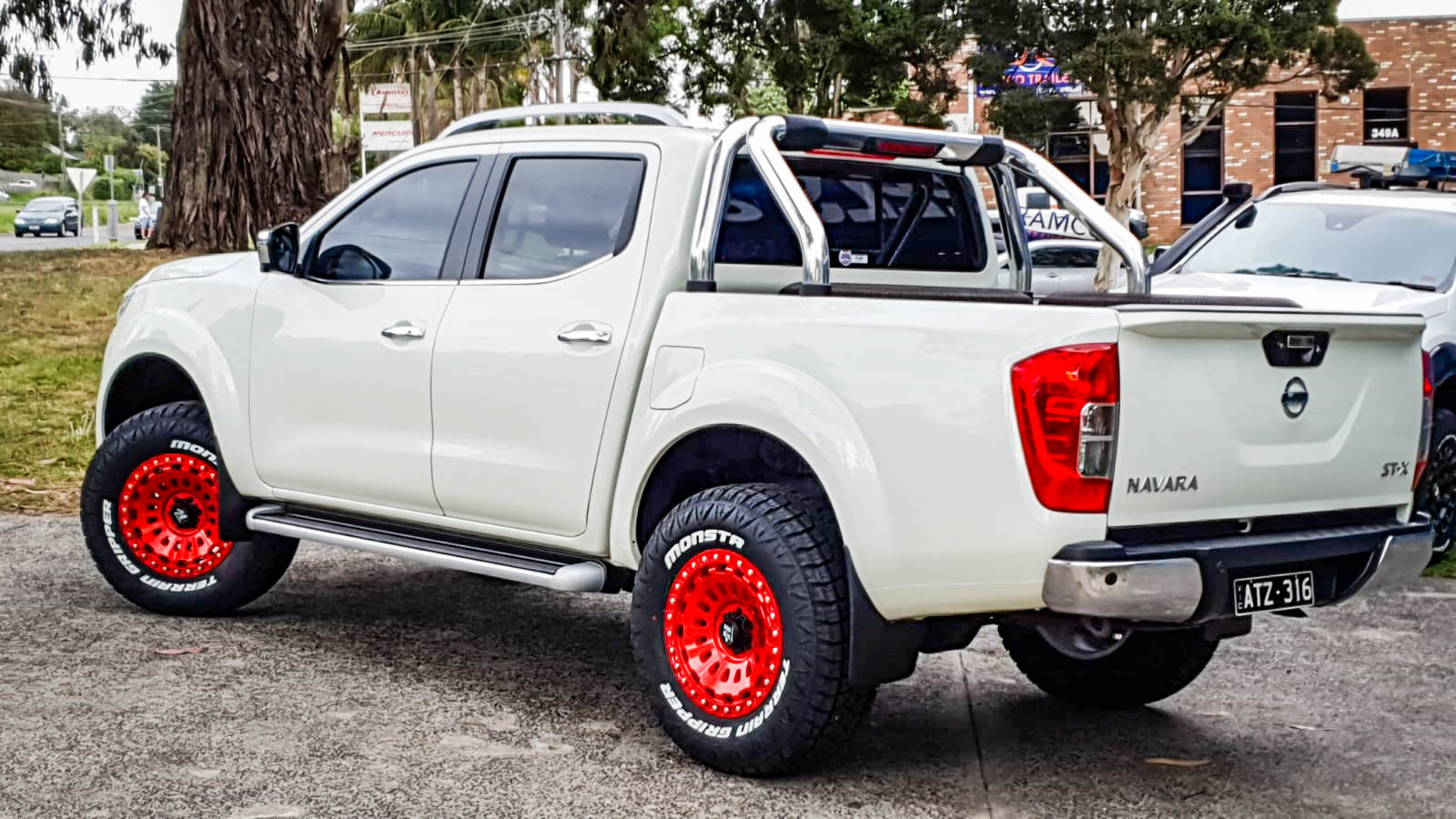 NISSAN_NAVARA_HUSSLA_STRIKEFORCE_CANDY_RED_17_MONSTA_TERRAIN_GRIPPER4.jpg