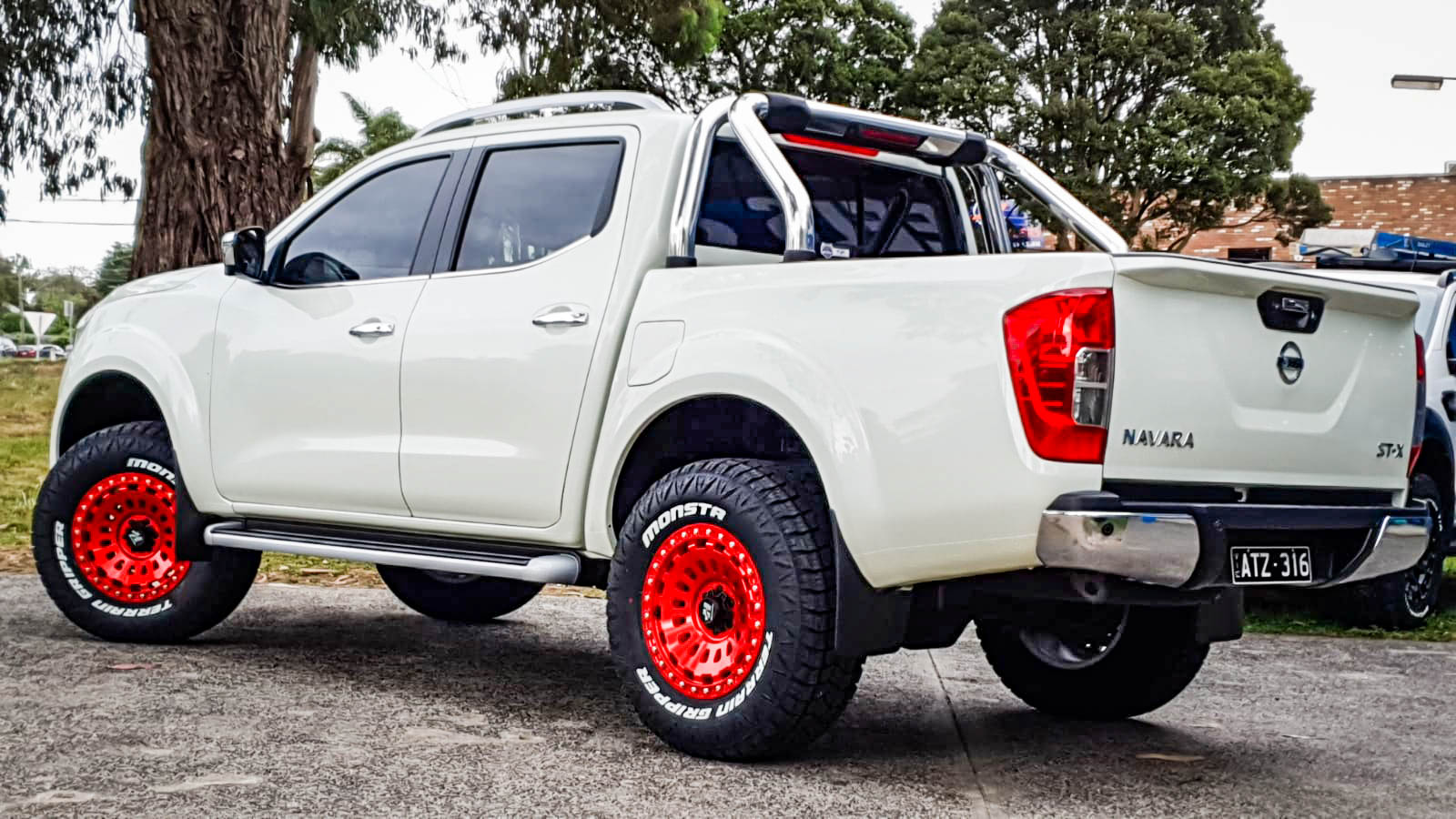 NISSAN_NAVARA_HUSSLA_STRIKEFORCE_CANDY_RED_17_MONSTA_TERRAIN_GRIPPER5.jpg