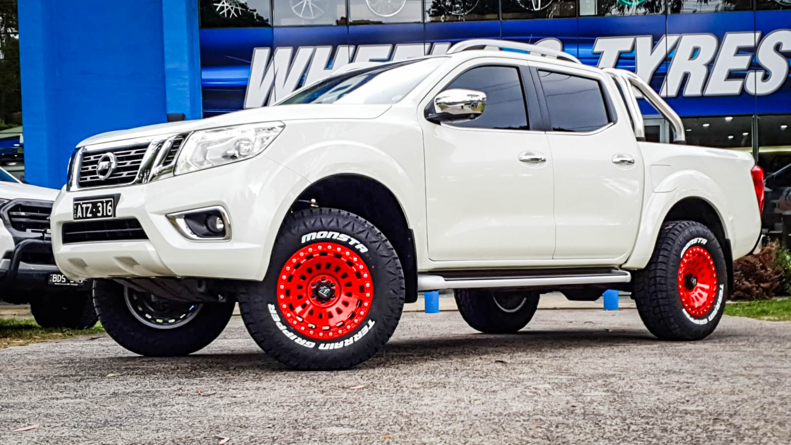NISSAN_NAVARA_HUSSLA_STRIKEFORCE_CANDY_RED_17_MONSTA_TERRAIN_GRIPPER7.jpg