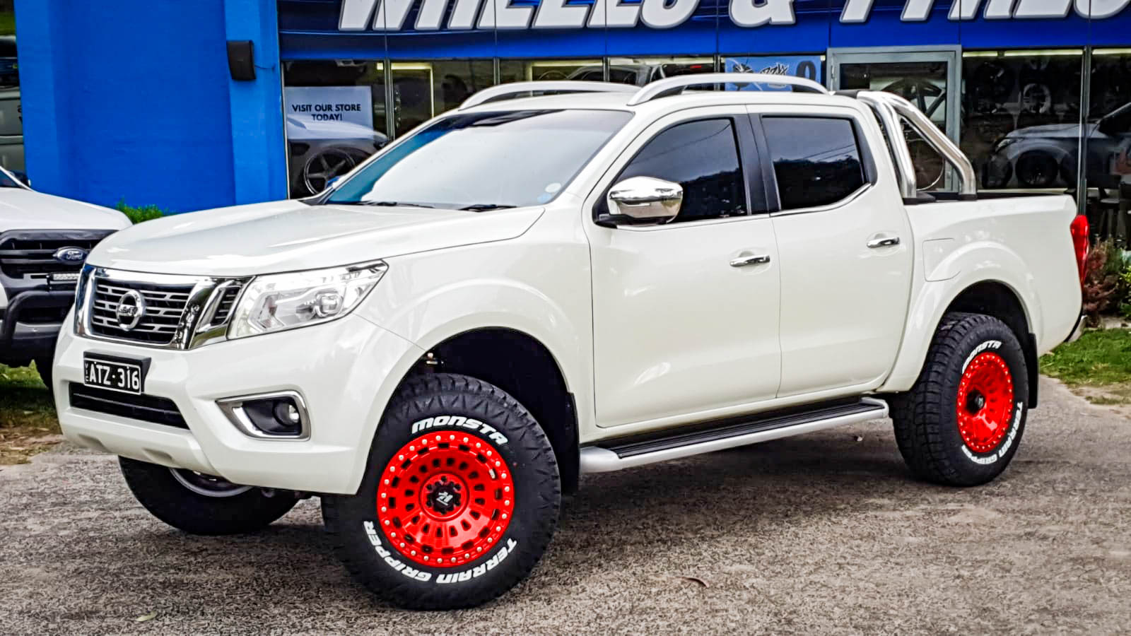 NISSAN_NAVARA_HUSSLA_STRIKEFORCE_CANDY_RED_17_MONSTA_TERRAIN_GRIPPER8.jpg