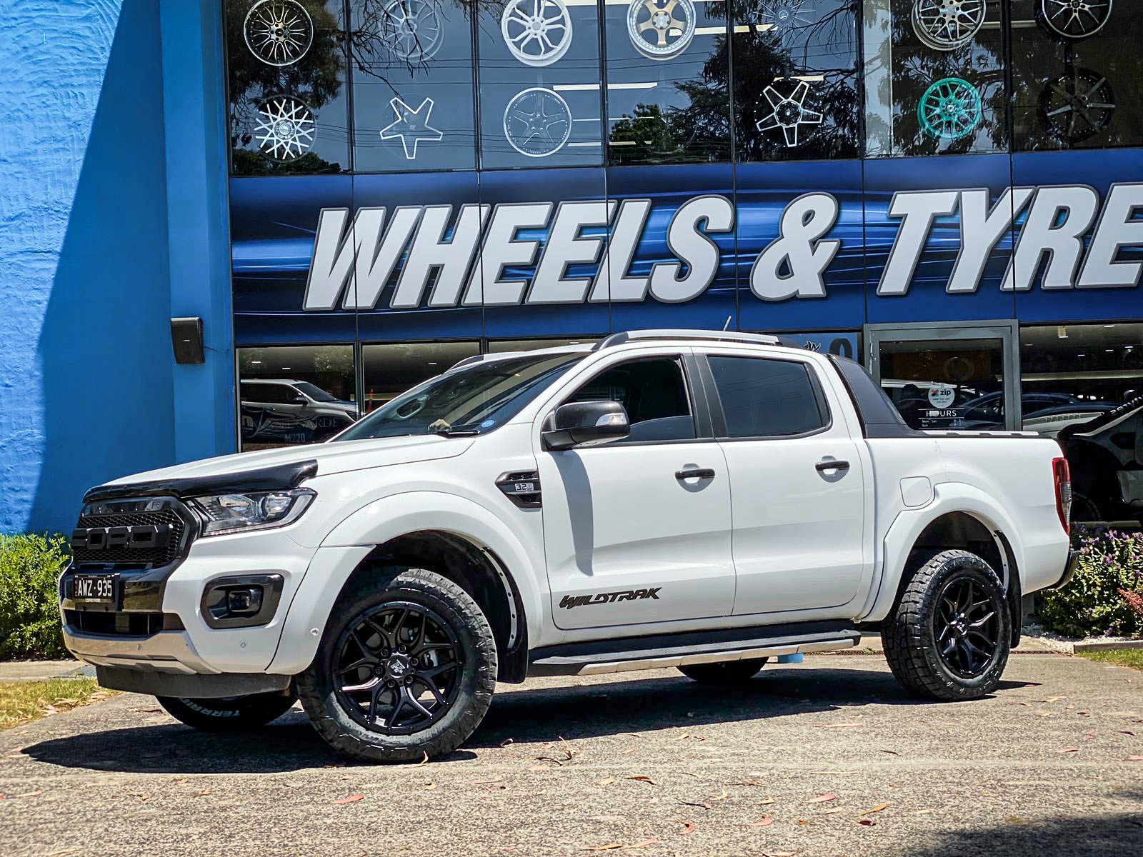 Ford ranger hussla beretta matte black #442