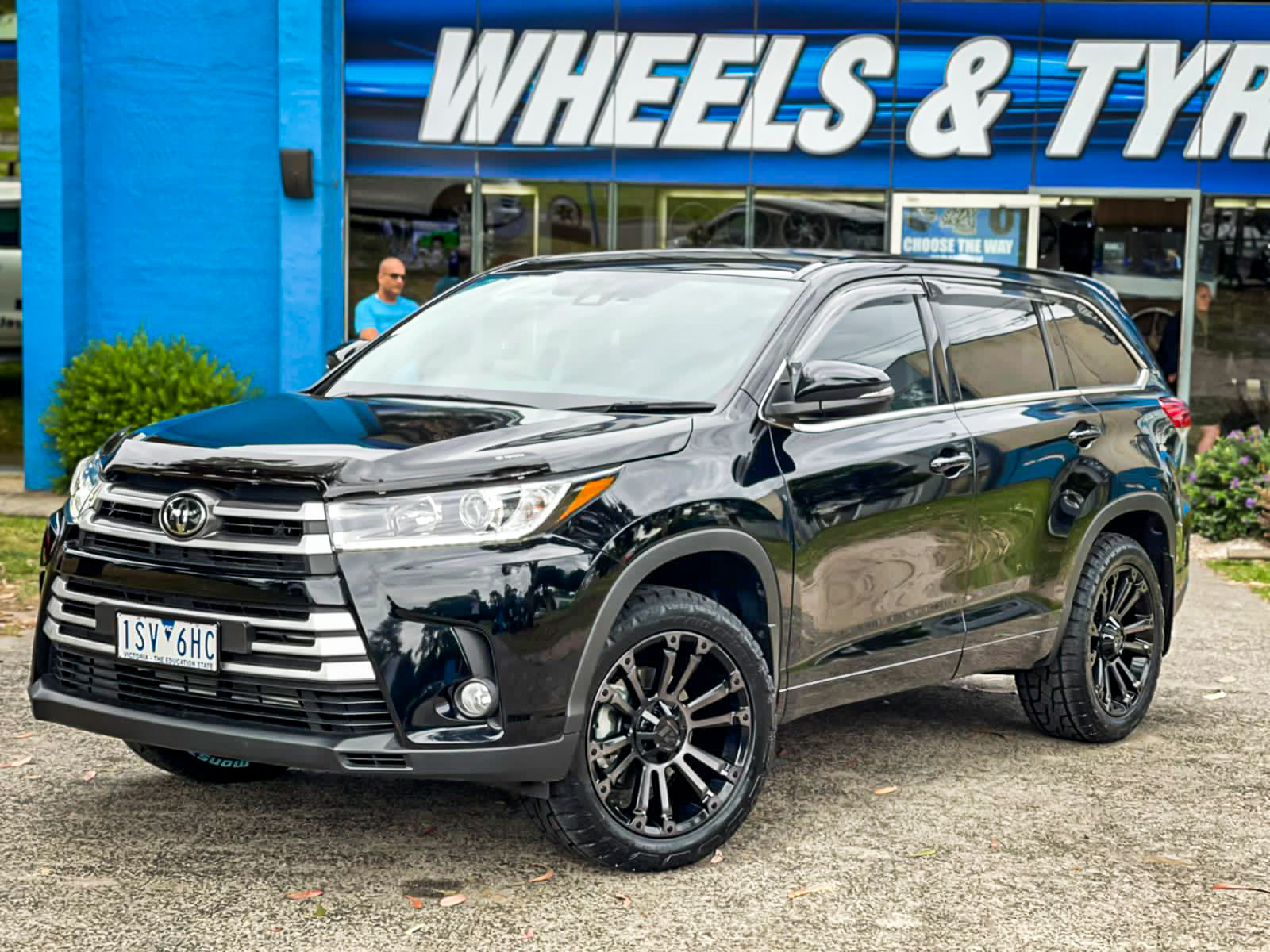 TOYOTA_KLUGER_HUSSLA_AMBUSH_GLOSS_BLACK_DARK_TINT_FACE_20_MONSTA_TERRAIN_GRIPPER2.jpg