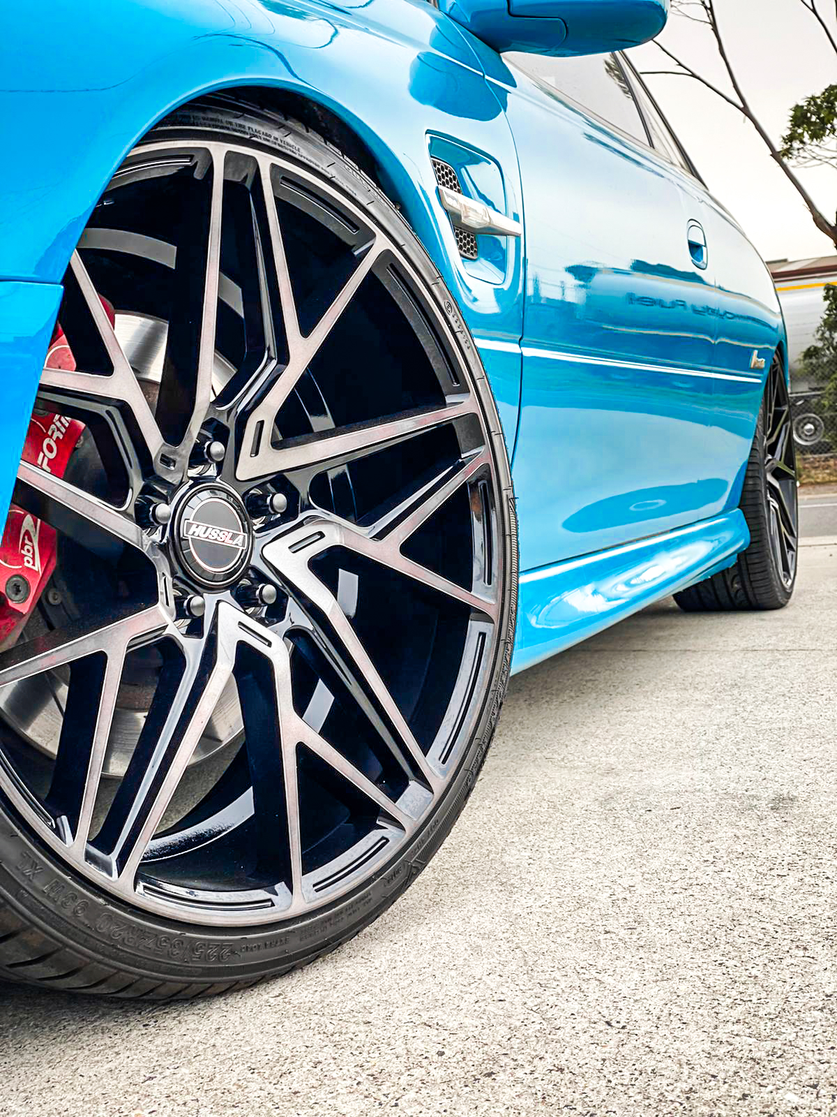 Holden commodore hussla jacques gloss black dark tint #4921