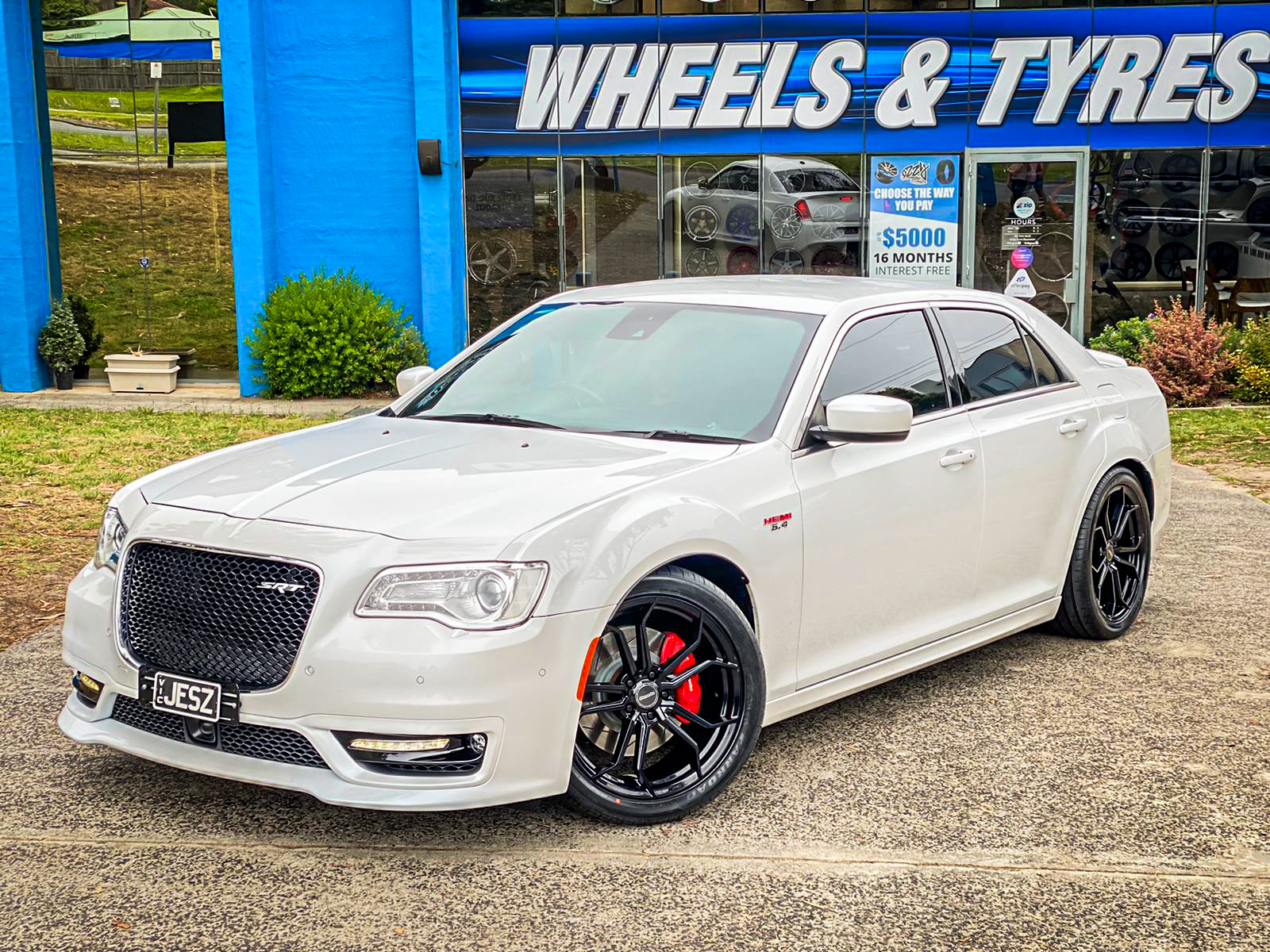 CHRYSLER_300C_SRT-8_HUSSLA_ROYALTY_MATTE_BLACK_20_FARROAD_FRD8662.jpg