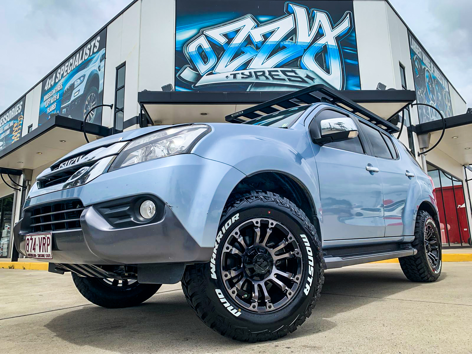 ISUZU_MU-X_HUSSLA_AMBUSH_GLOSS_BLACK_DARK_TINT_FACE_17_MONSTA_MUD_WARRIOR1.jpg