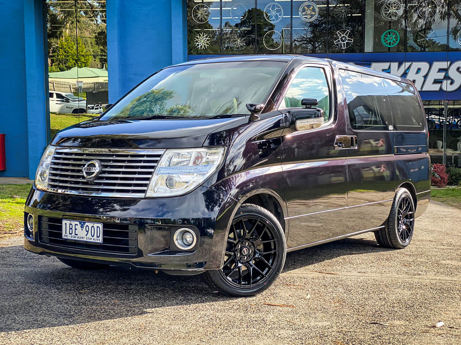 Nissan elgrand xxr 530 gloss black #553
