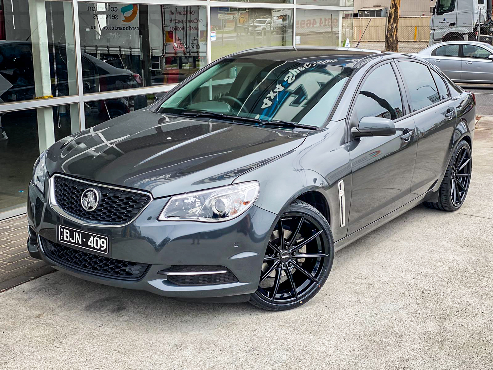 HOLDEN_COMMODORE_HUSSLA_MOZ_GLOSS_BLACK_20_MONSTA_STREET_BLACK1.jpg