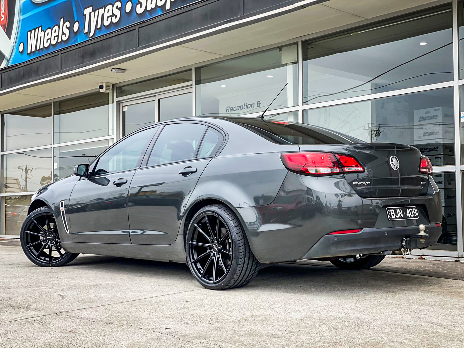 HOLDEN_COMMODORE_HUSSLA_MOZ_GLOSS_BLACK_20_MONSTA_STREET_BLACK7.jpg