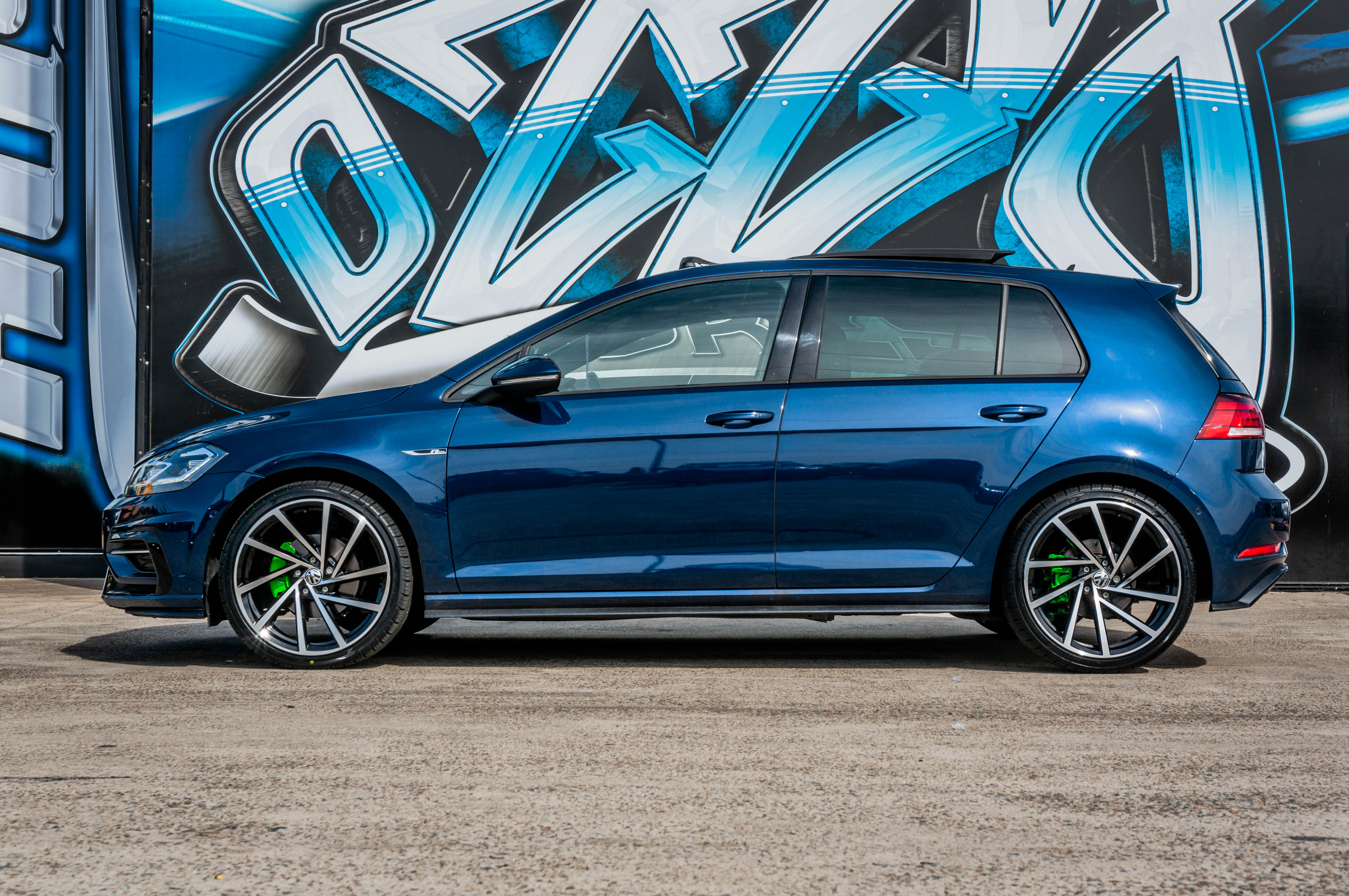 VOLKSWAGEN_GOLF_R_EURO_SPEC_REPLICA_DIRECTIONAL_992_BLACK_MACHINED_FACE_19_RAPID_P6095.jpg