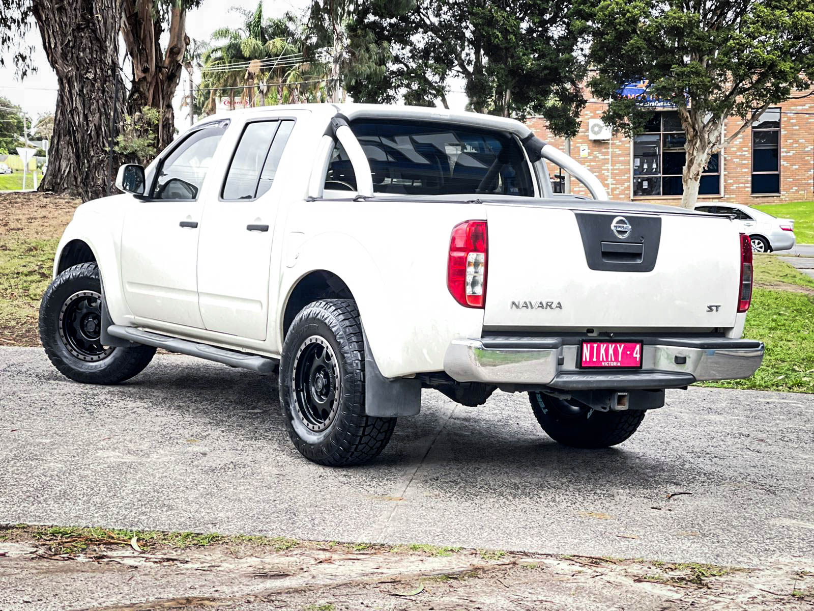 NISSAN_NAVARA_HUSSLA_RAPTOR_MATTE_BLACK_DARK_TINT_LIP_BLACK_BOLTS_17_MONSTA_STREET_BLACK3.jpg