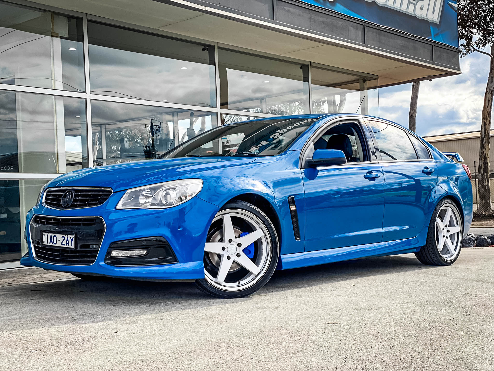HOLDEN COMMODORE HUSSLA CHASE GLOSS WHITE CHROME LIP 20 MONSTA STREET BLACK