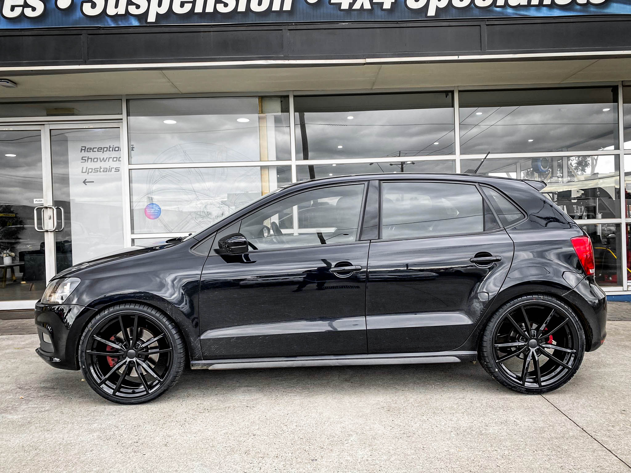 VOLKSWAGEN_GOLF_GTI_EURO_SPEC_REPLICA_WOLF_991_GLOSS_BLACK_19_DURATURN_MOZZO_SPORT4.jpg