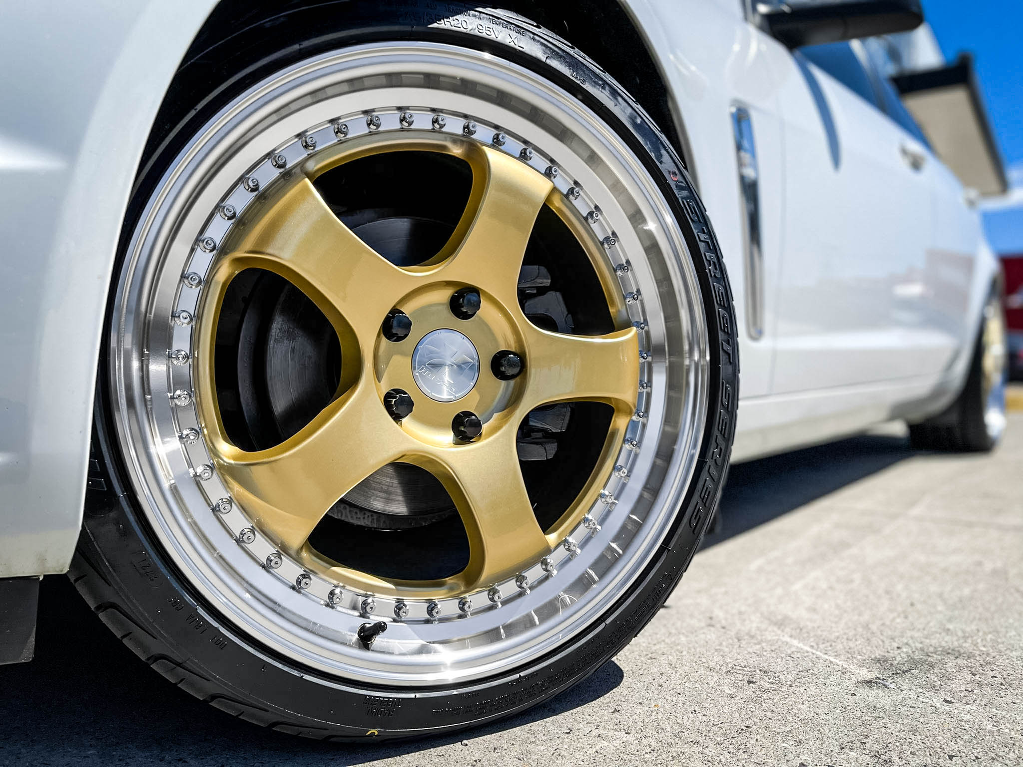HOLDEN_COMMODORE_HUSSLA_ZEN_GOLD_CHROME_RIVETS_MACHINED_LIP_20_MONSTA_STREET_BLACK2.jpg