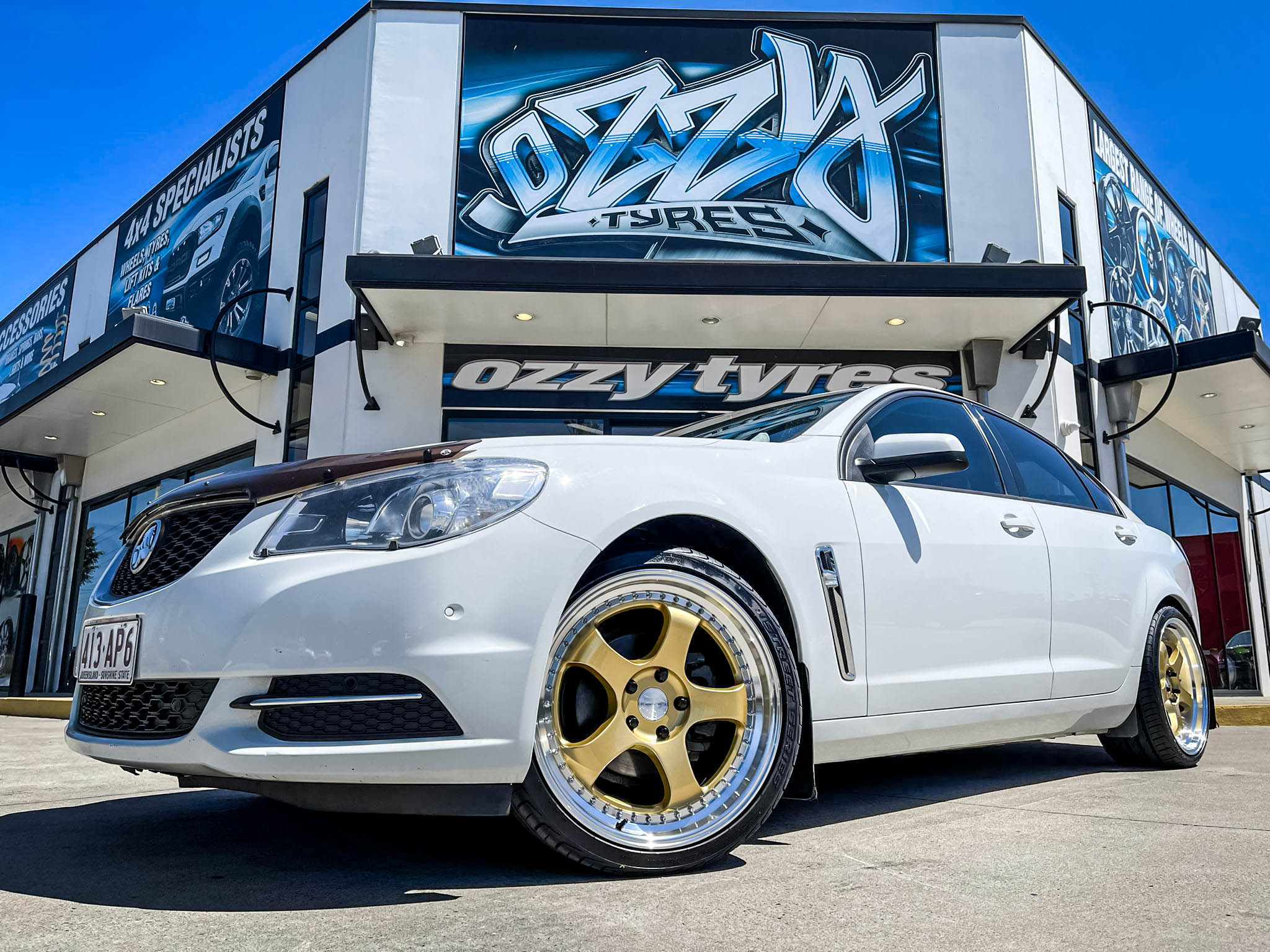 HOLDEN_COMMODORE_HUSSLA_ZEN_GOLD_CHROME_RIVETS_MACHINED_LIP_20_MONSTA_STREET_BLACK3.jpg