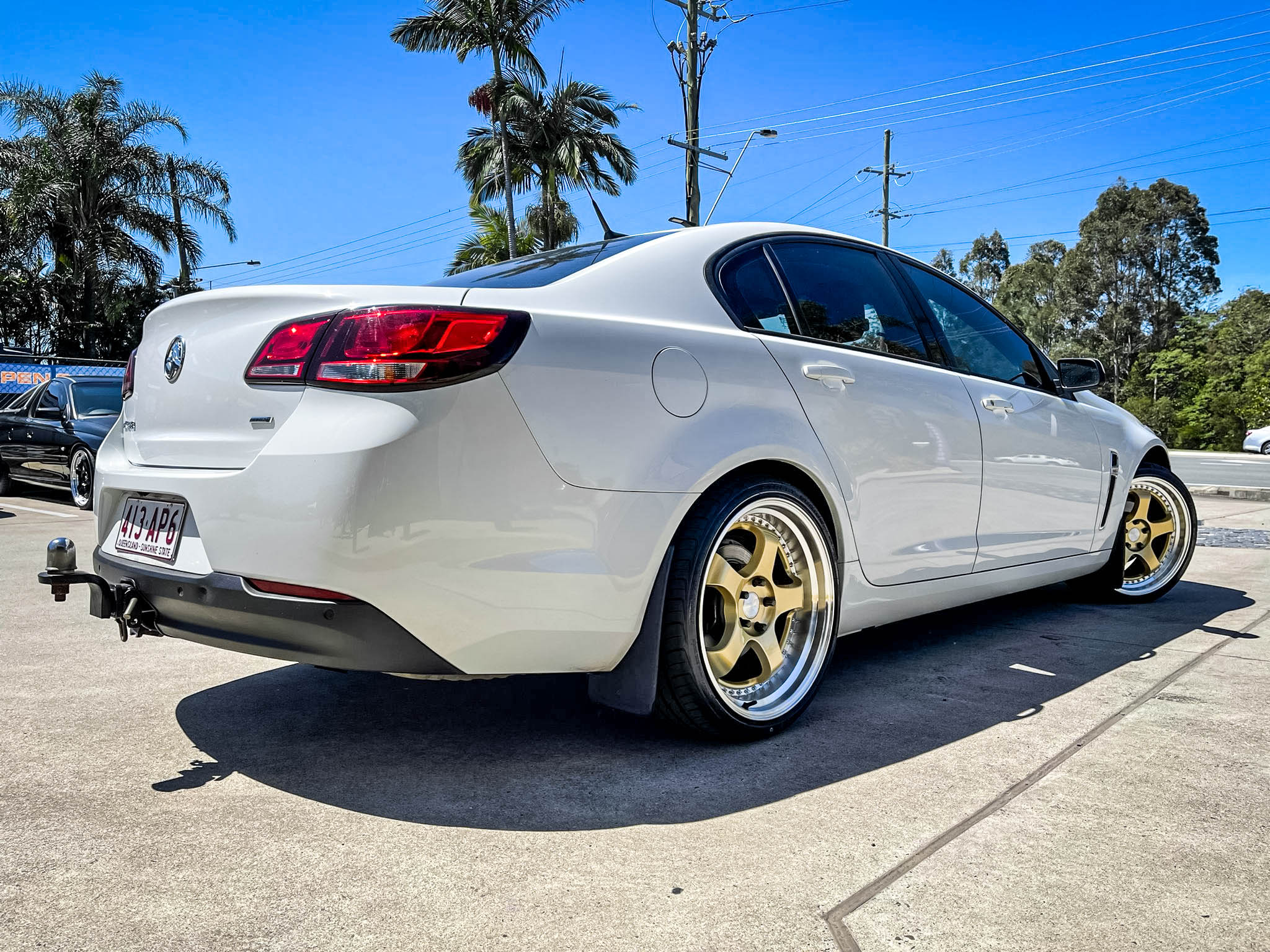 HOLDEN_COMMODORE_HUSSLA_ZEN_GOLD_CHROME_RIVETS_MACHINED_LIP_20_MONSTA_STREET_BLACK4.jpg
