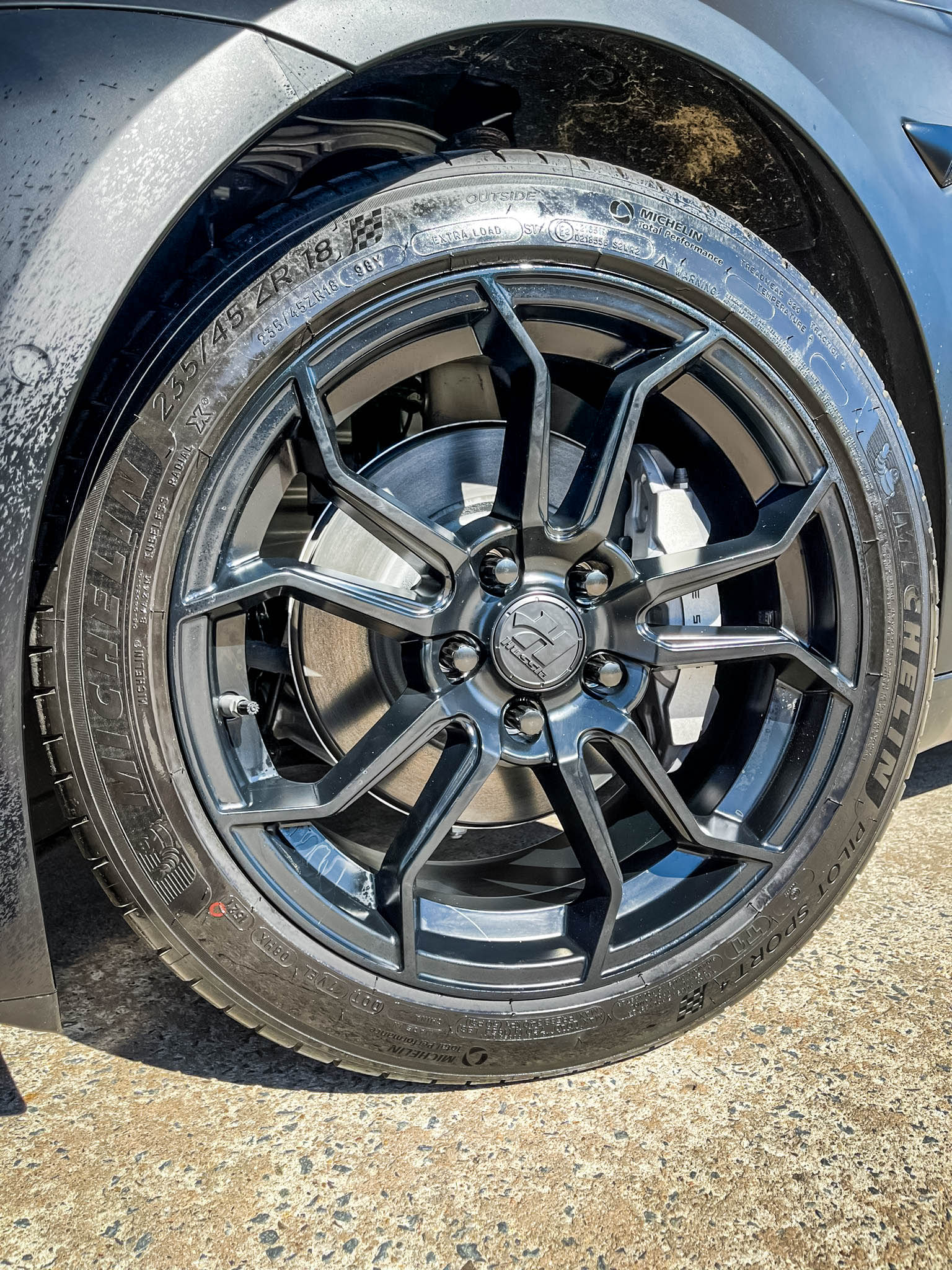 TESLA_MODEL_3_HUSSLA_ROYALTY_MATTE_BLACK_18_MICHELIN_PILOT_SPORT_4_2.jpg