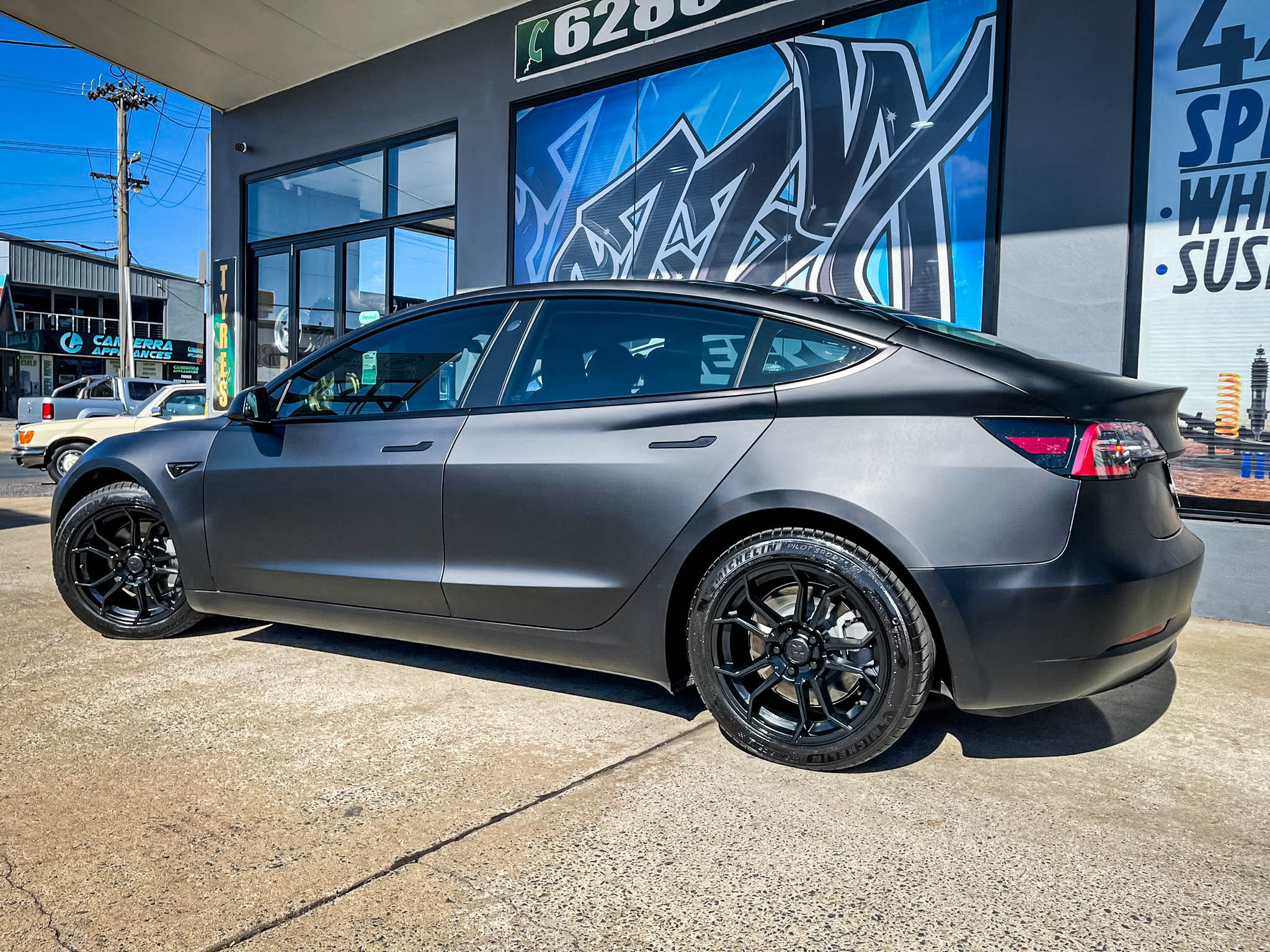 TESLA_MODEL_3_HUSSLA_ROYALTY_MATTE_BLACK_18_MICHELIN_PILOT_SPORT_4_5.jpg