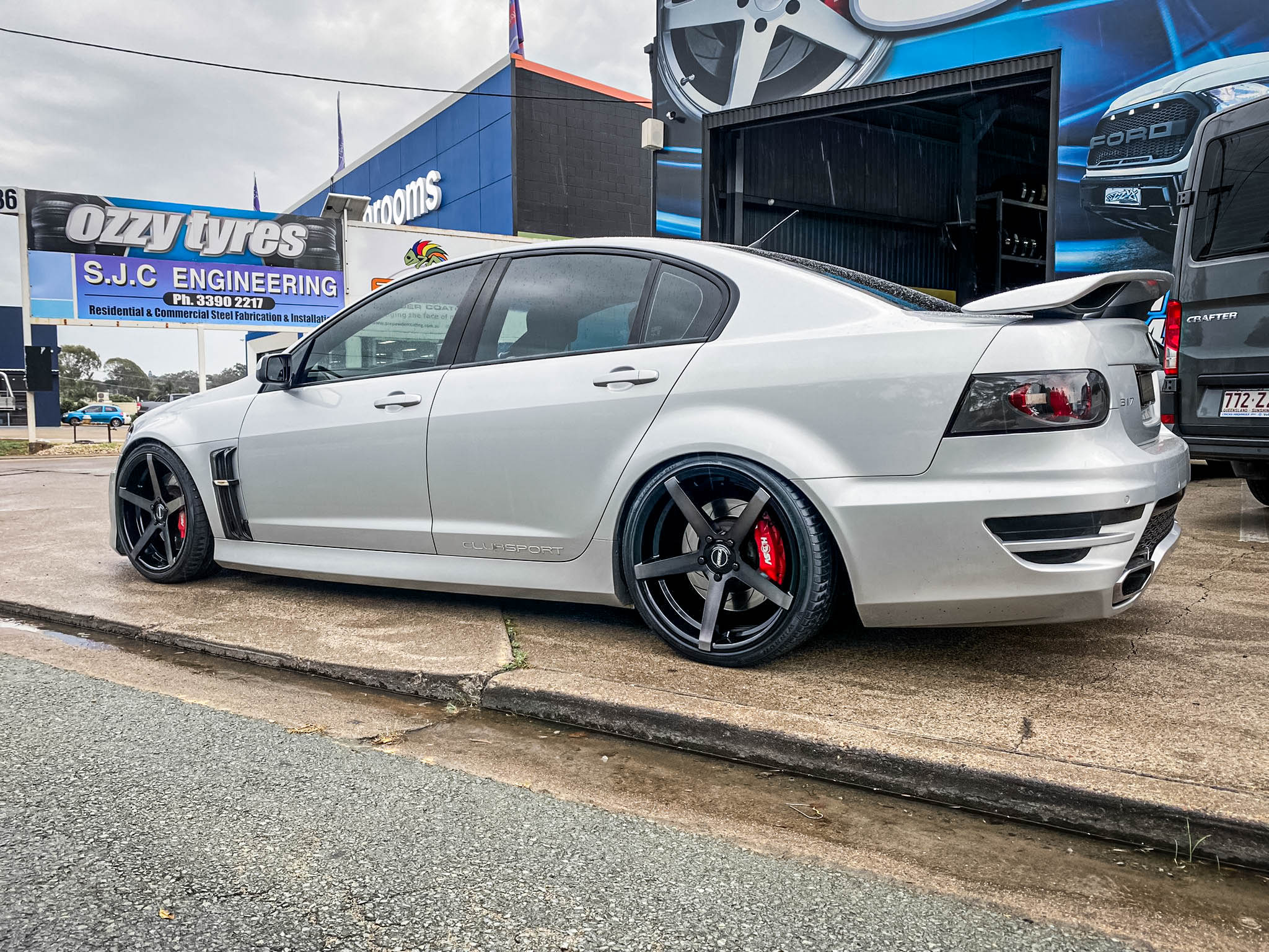 HOLDEN_HSV_CLUBSPORT_HUSSLA_ZANE_DARK_TINT_20_FARROAD_FRD26_4.jpg
